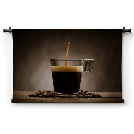 Espresso met opspattende druppel