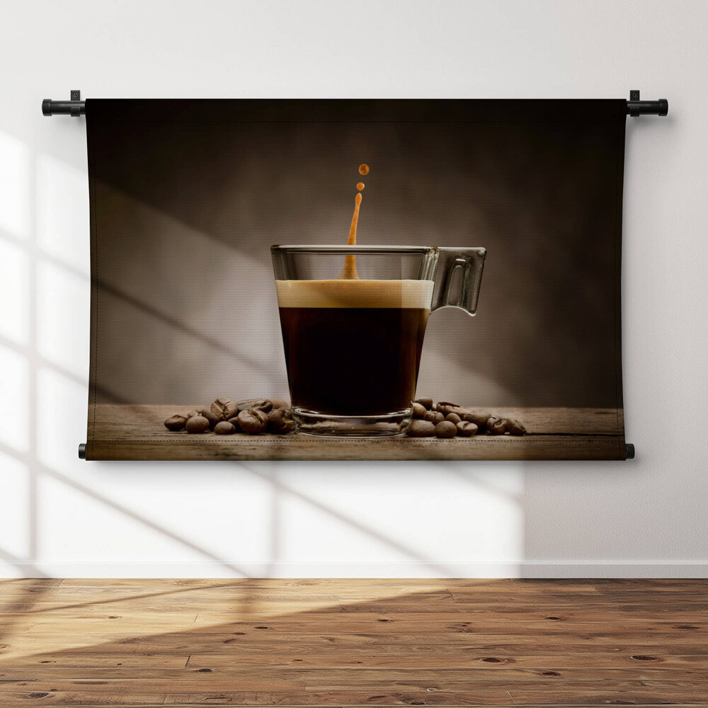 Espresso met opspattende druppel
