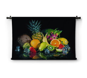 Stilleven van fruit reflecterend in water