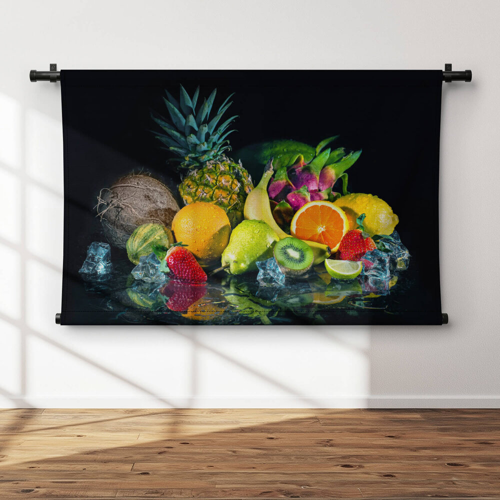 Stilleven van fruit reflecterend in water