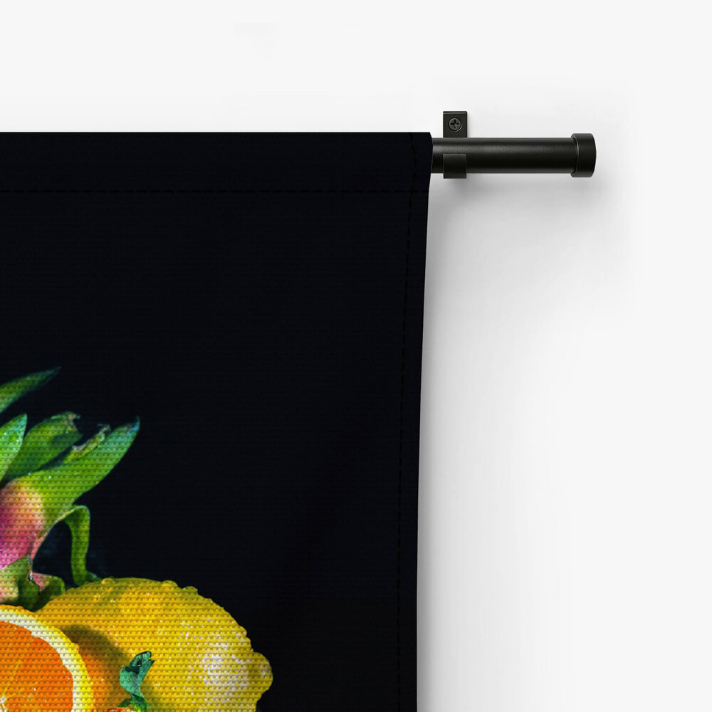 Stilleven van fruit reflecterend in water