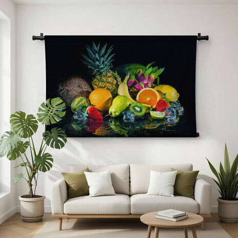 Stilleven van fruit reflecterend in water