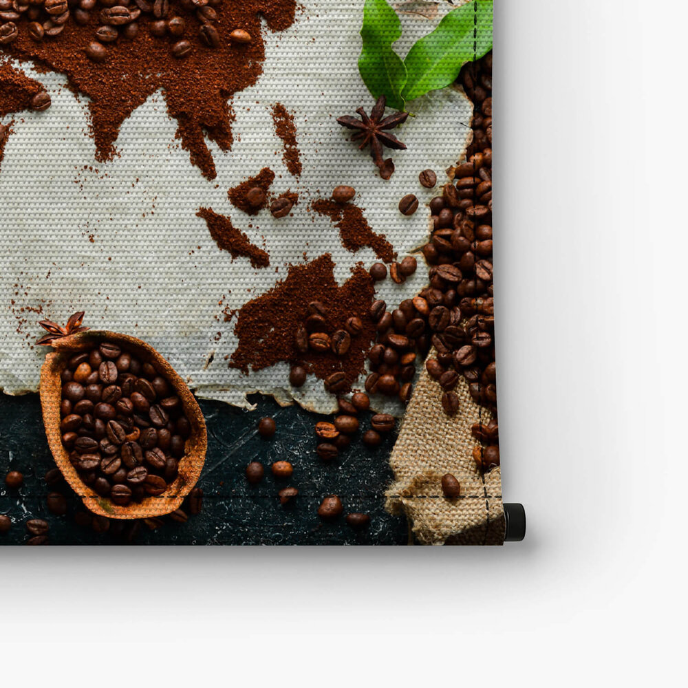 Wereldkaart van koffie en bonen op wit doek