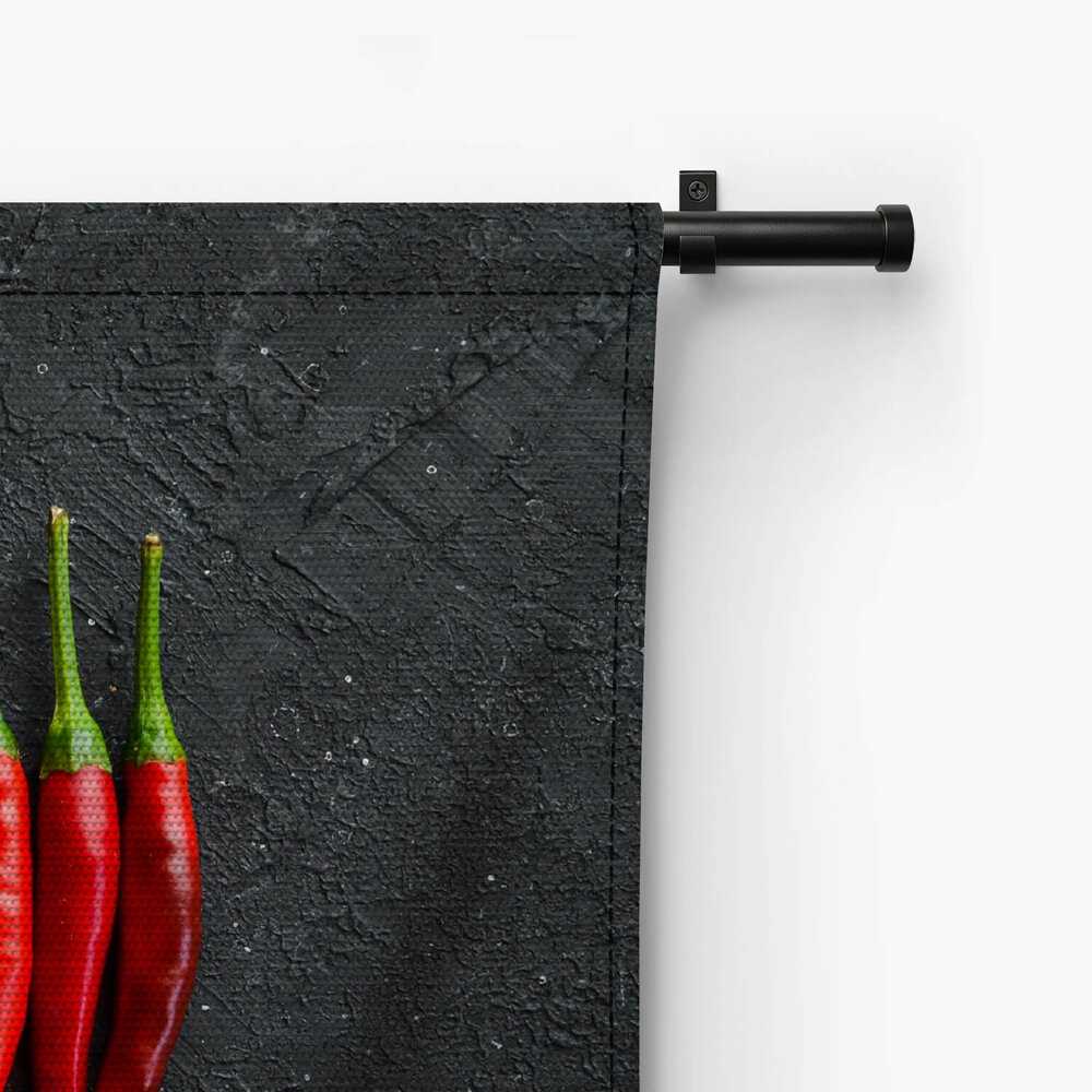 Rode hete chili pepers op een rij