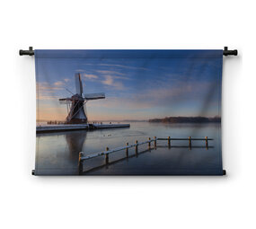 Nederlandse molen in de winter