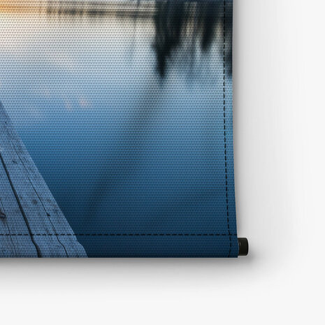 Houten pier aan het meer