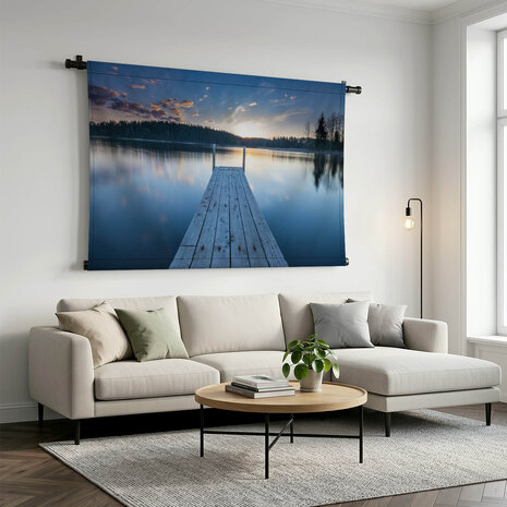 Houten pier aan het meer