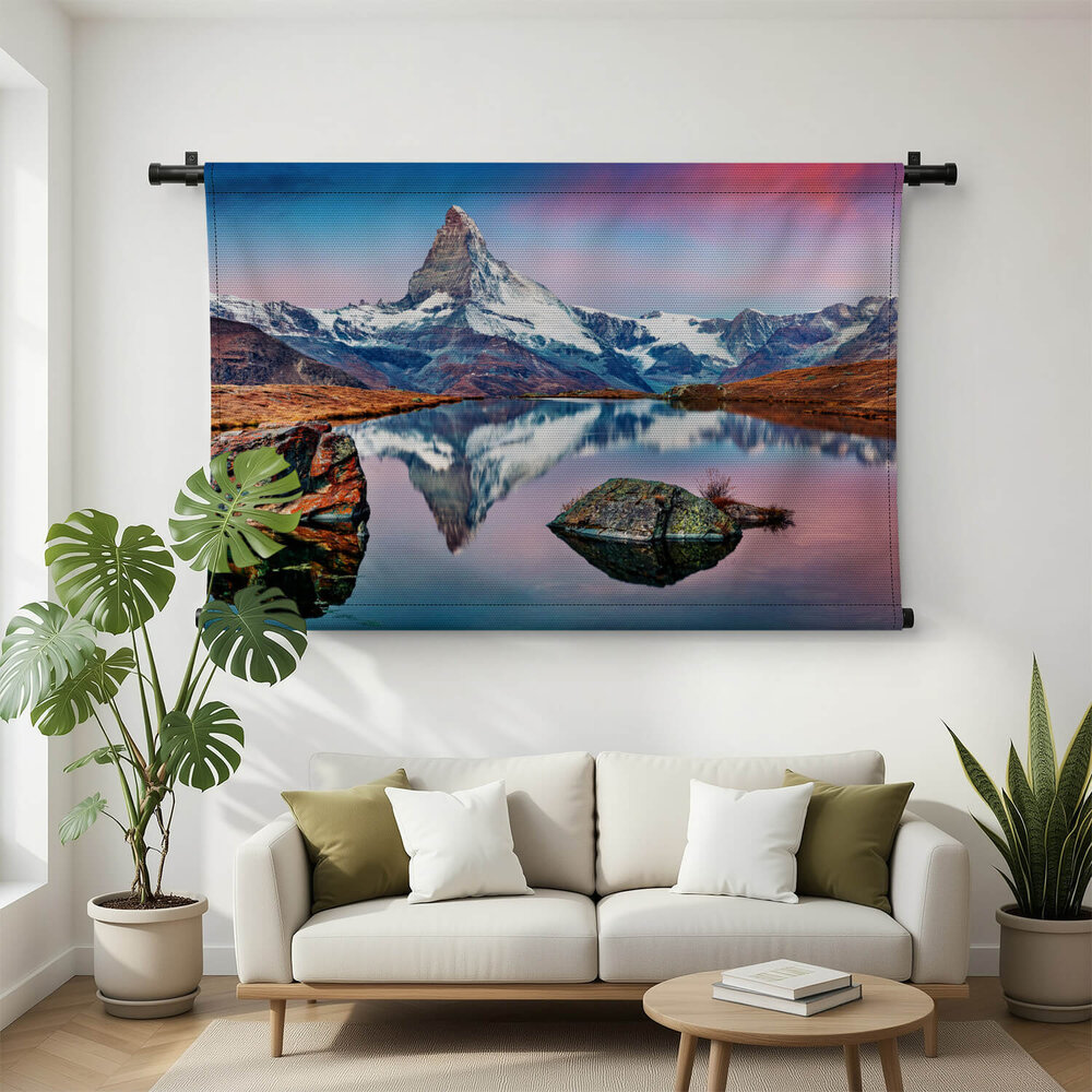 Ochtendzicht op Stellisee meer met Matterhorn berg op de achtergrond