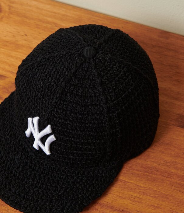 A Form Unseen Yankees Crochet - Black