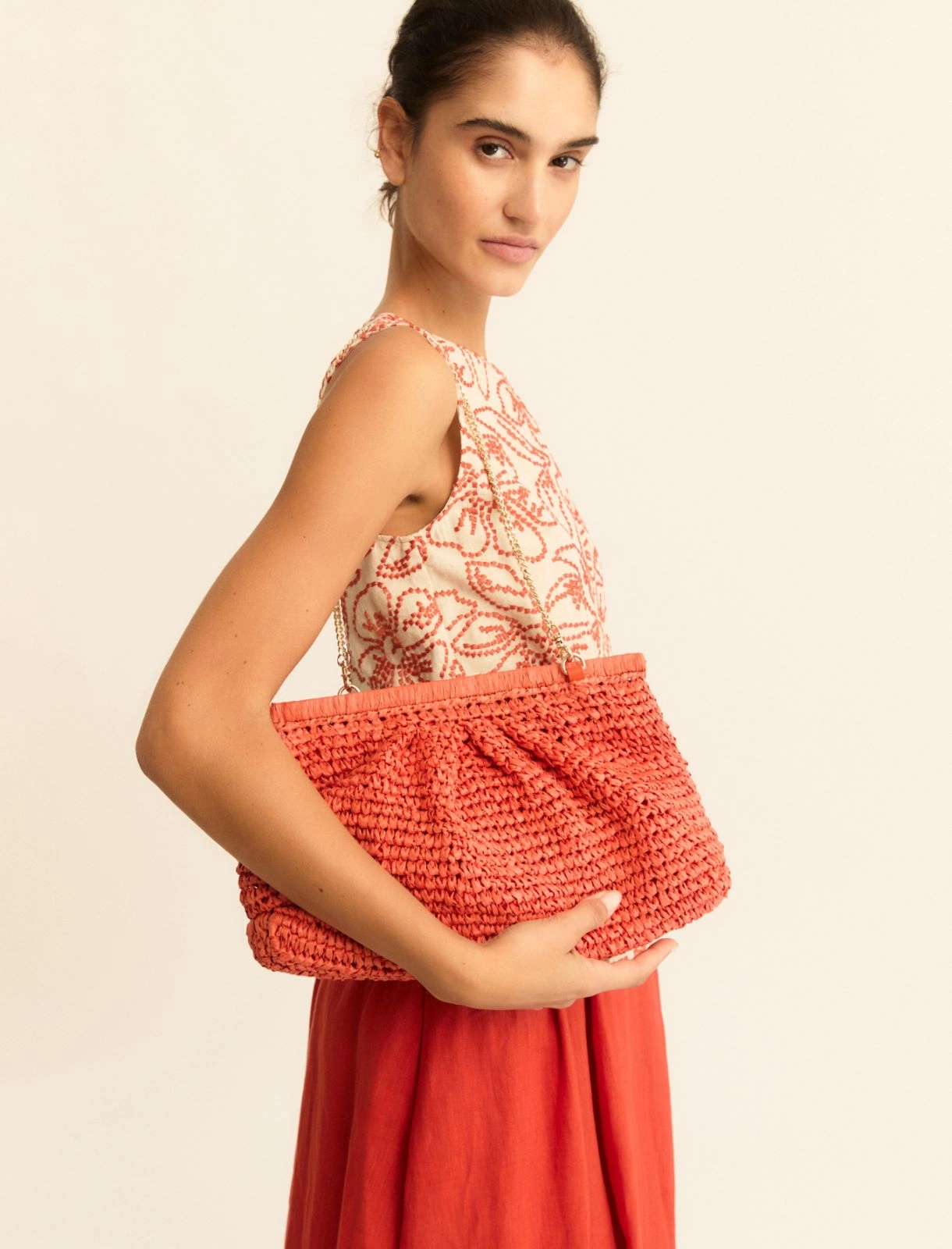 POCHETTE EN RAPHIA