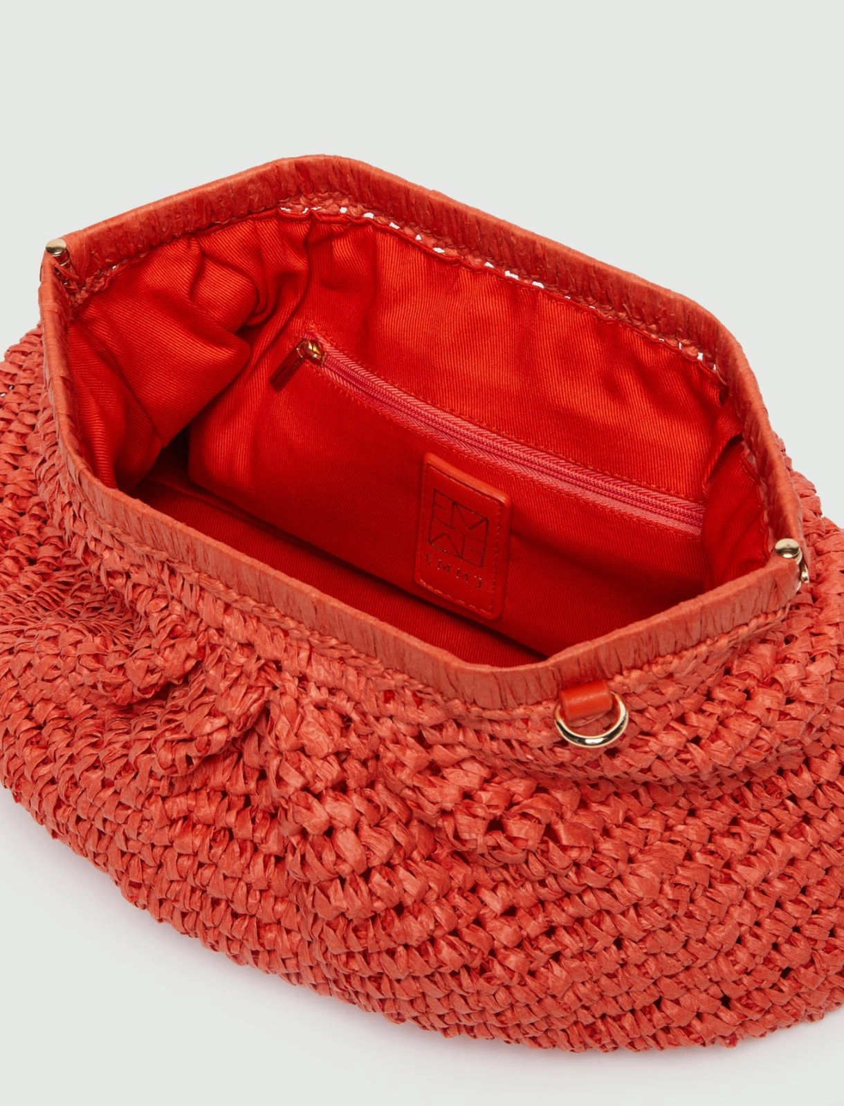 POCHETTE EN RAPHIA