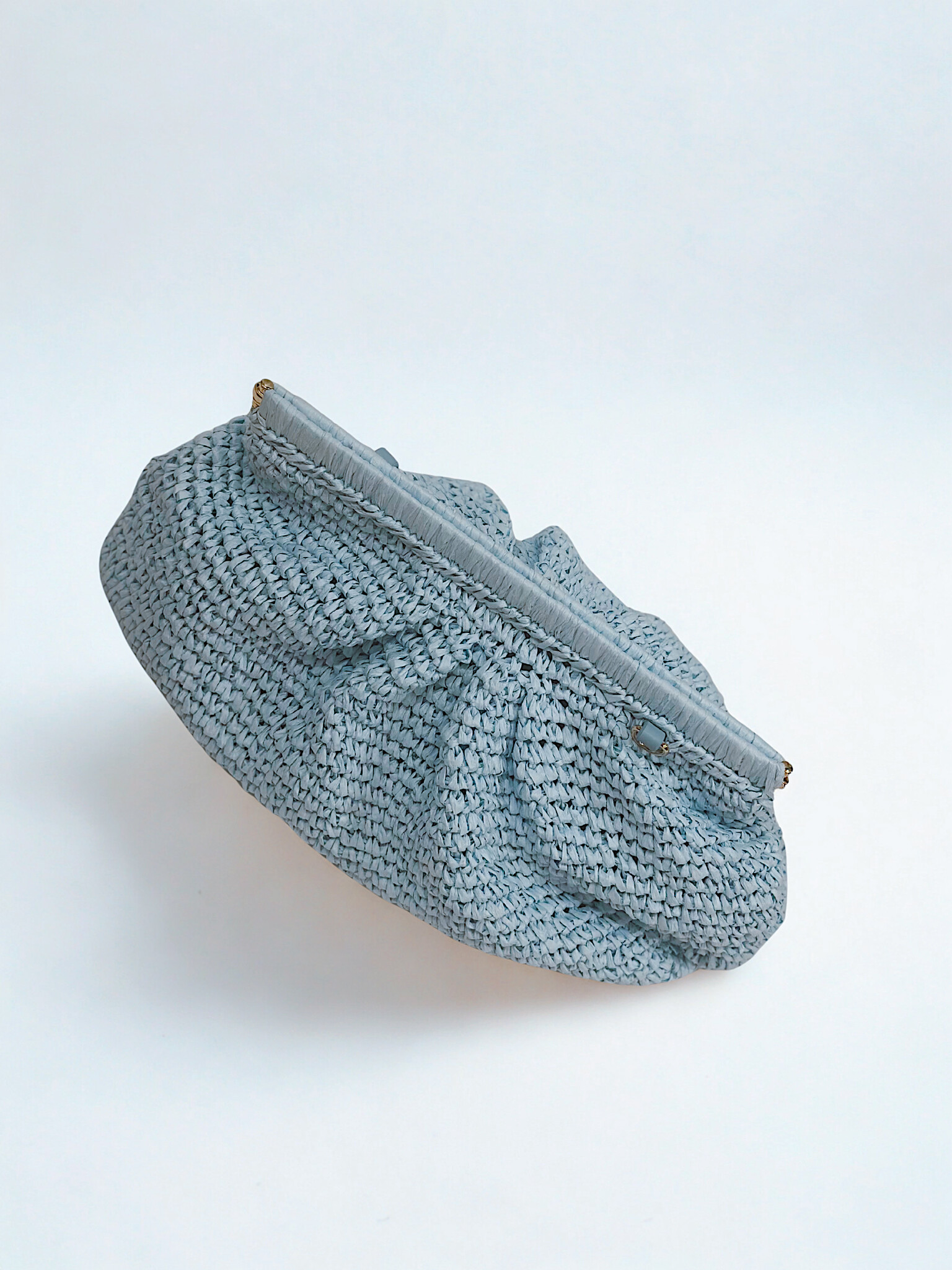 POCHETTE EN RAPHIA