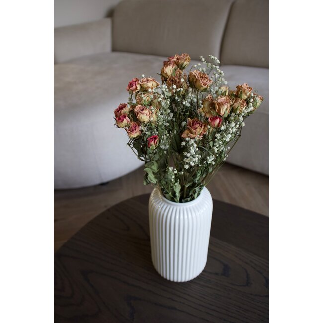 Bouquet avec 8 roses branchues roses et 2 branches de gypsophile blanc naturel | Longueur ± 50 cm