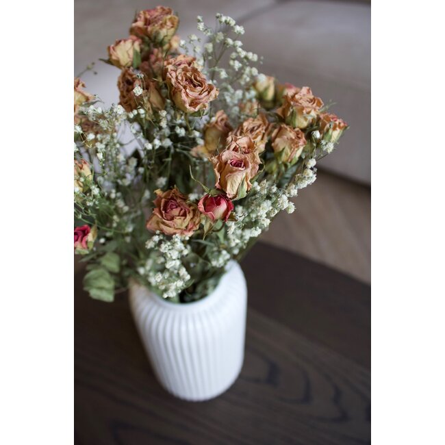 Sträußchen mit 8 rosa Rispenrosen und 2 Zweigen weißem natürlichem Schleierkraut | Länge ± 50 cm