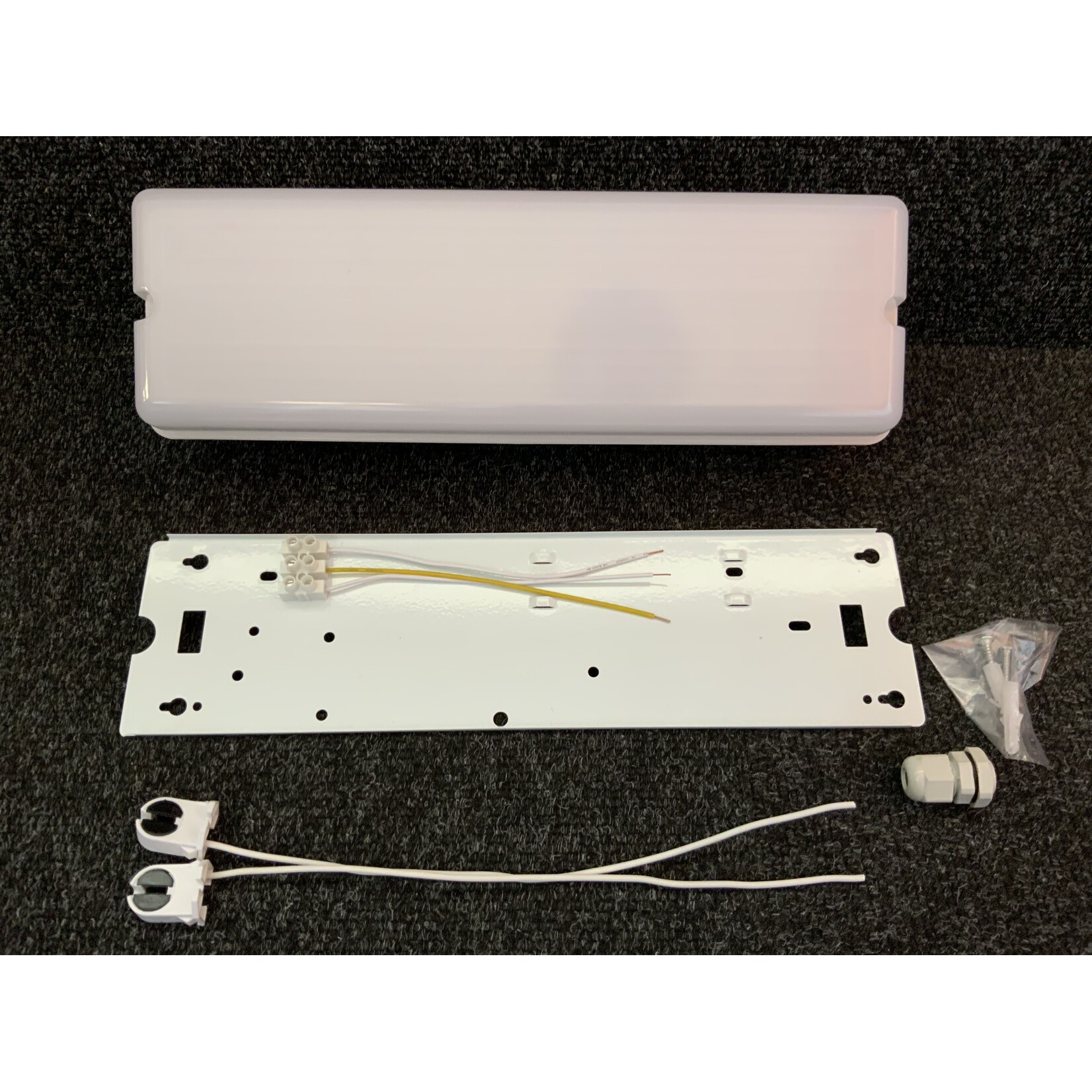 IP52 Armatuur 360x115x90mm met opalen kap exclusief verlichtingsbron