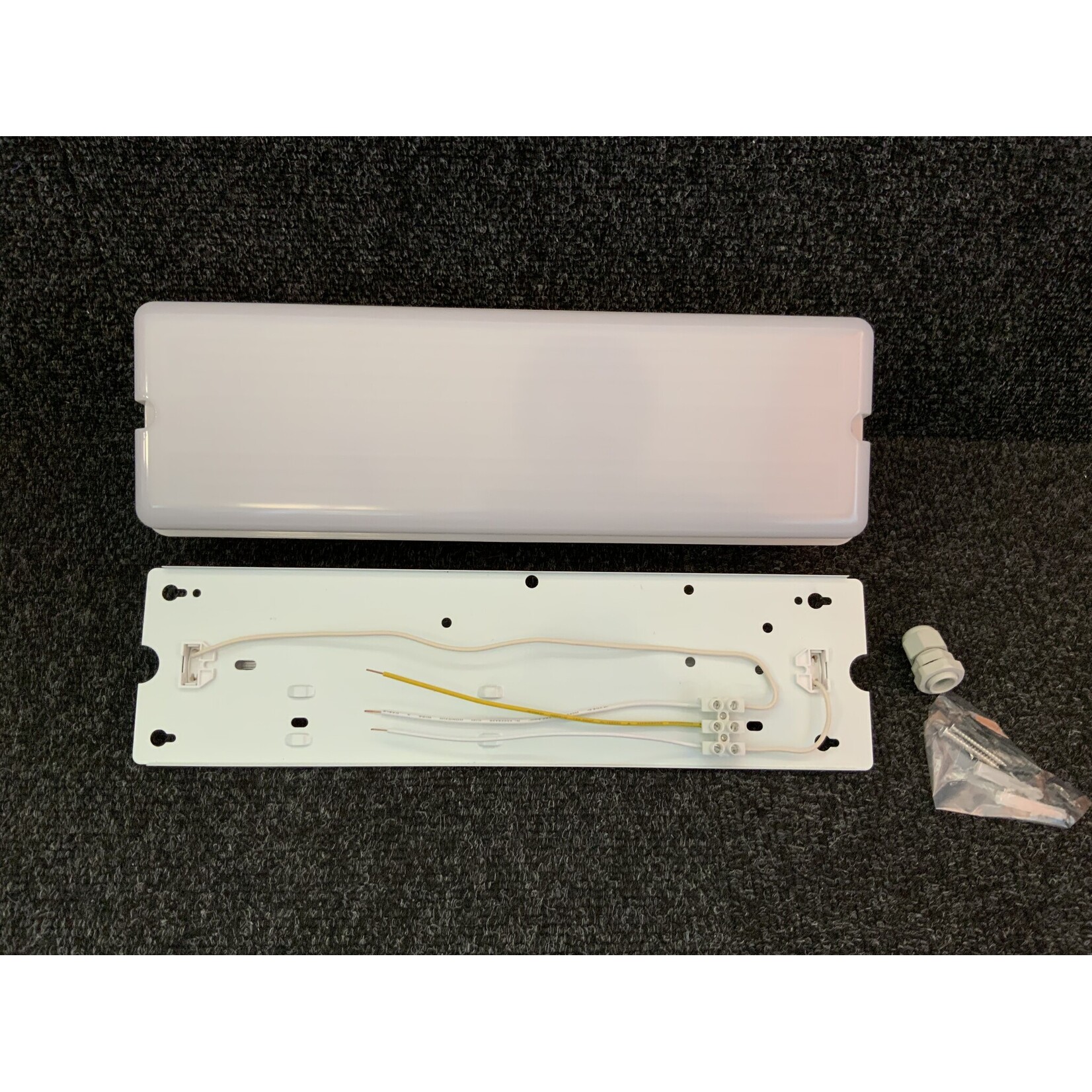 IP52 Armatuur 360x115x90mm met opalen kap exclusief verlichtingsbron - Copy - Copy