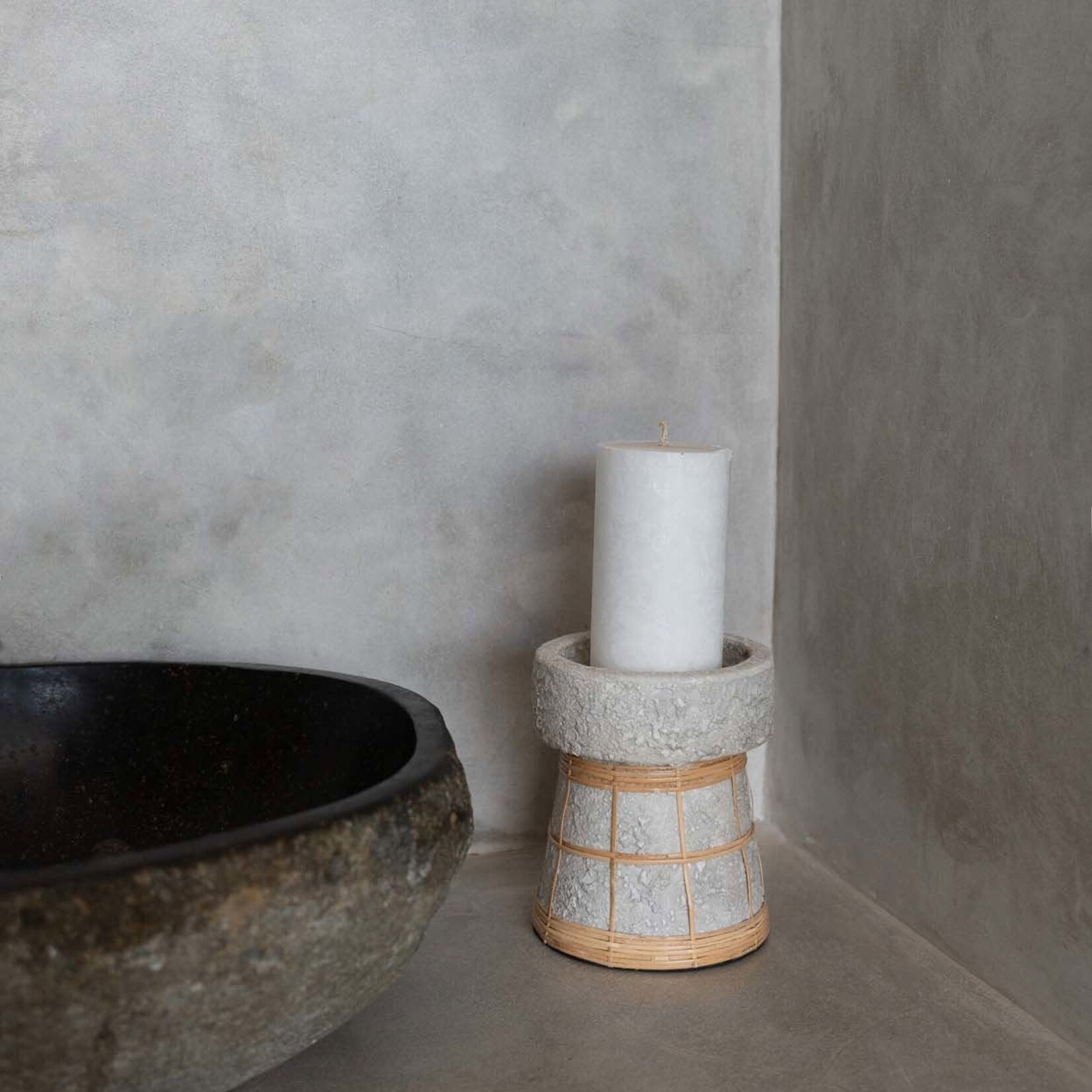 Bazar Bizar Antwerp The Serene Candle Holder - Concrete Natural - L