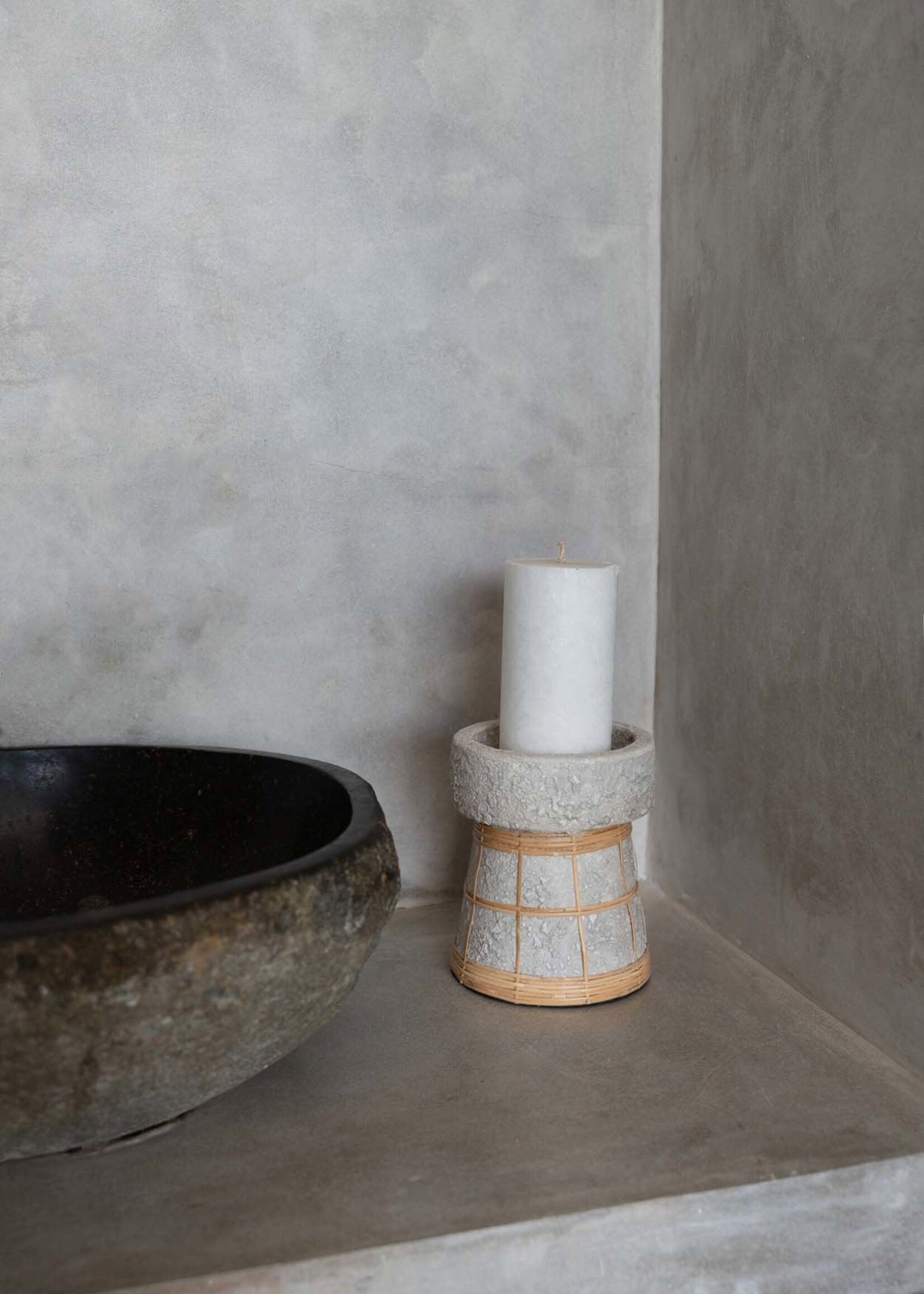Bazar Bizar Antwerp The Serene Candle Holder - Concrete Natural - L