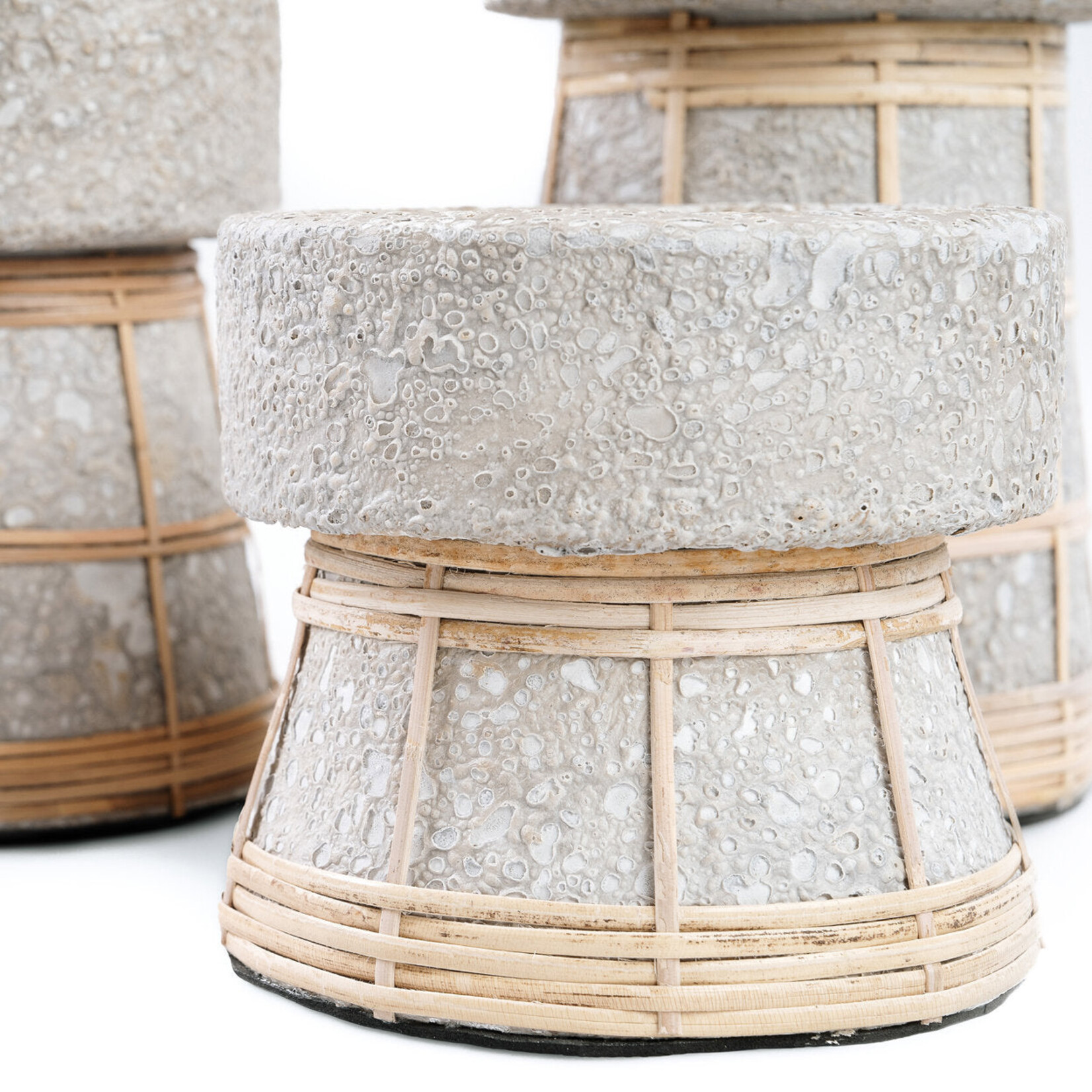Bazar Bizar Antwerp The Serene Candle Holder - Concrete Natural - L