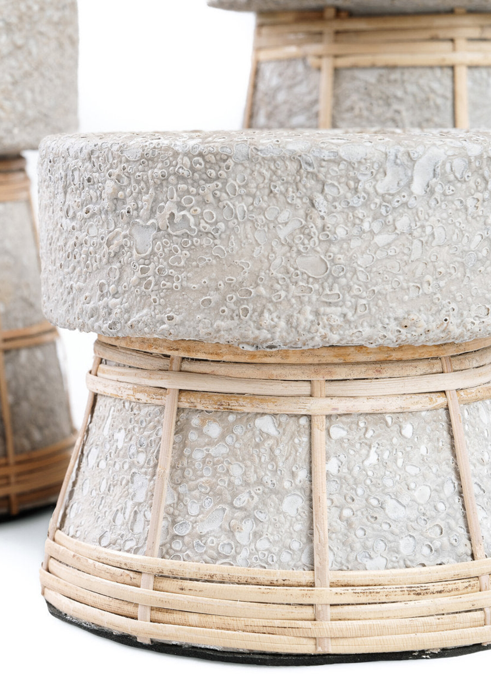 Bazar Bizar Antwerp The Serene Candle Holder - Concrete Natural - L