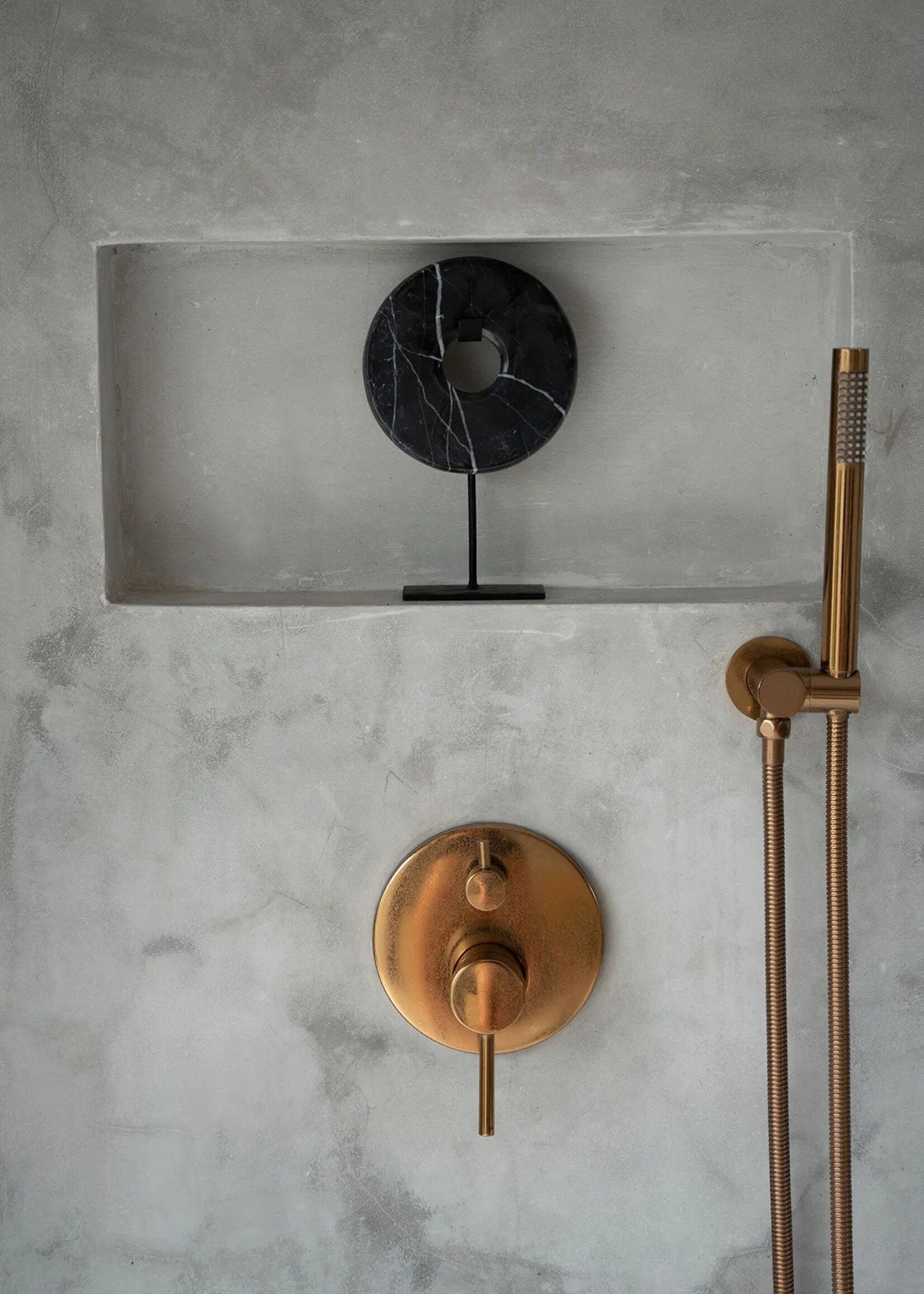 Bazar Bizar Antwerp The Marble Disc on Stand - Black - S