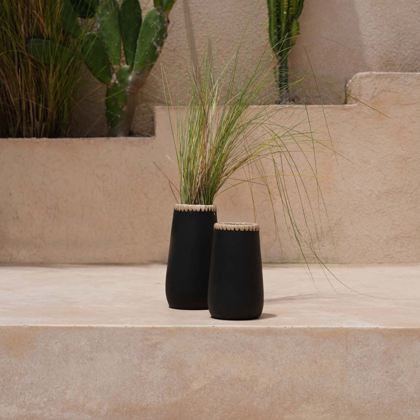 Bazar Bizar Antwerp The Sneaky Vase - Black Natural - M