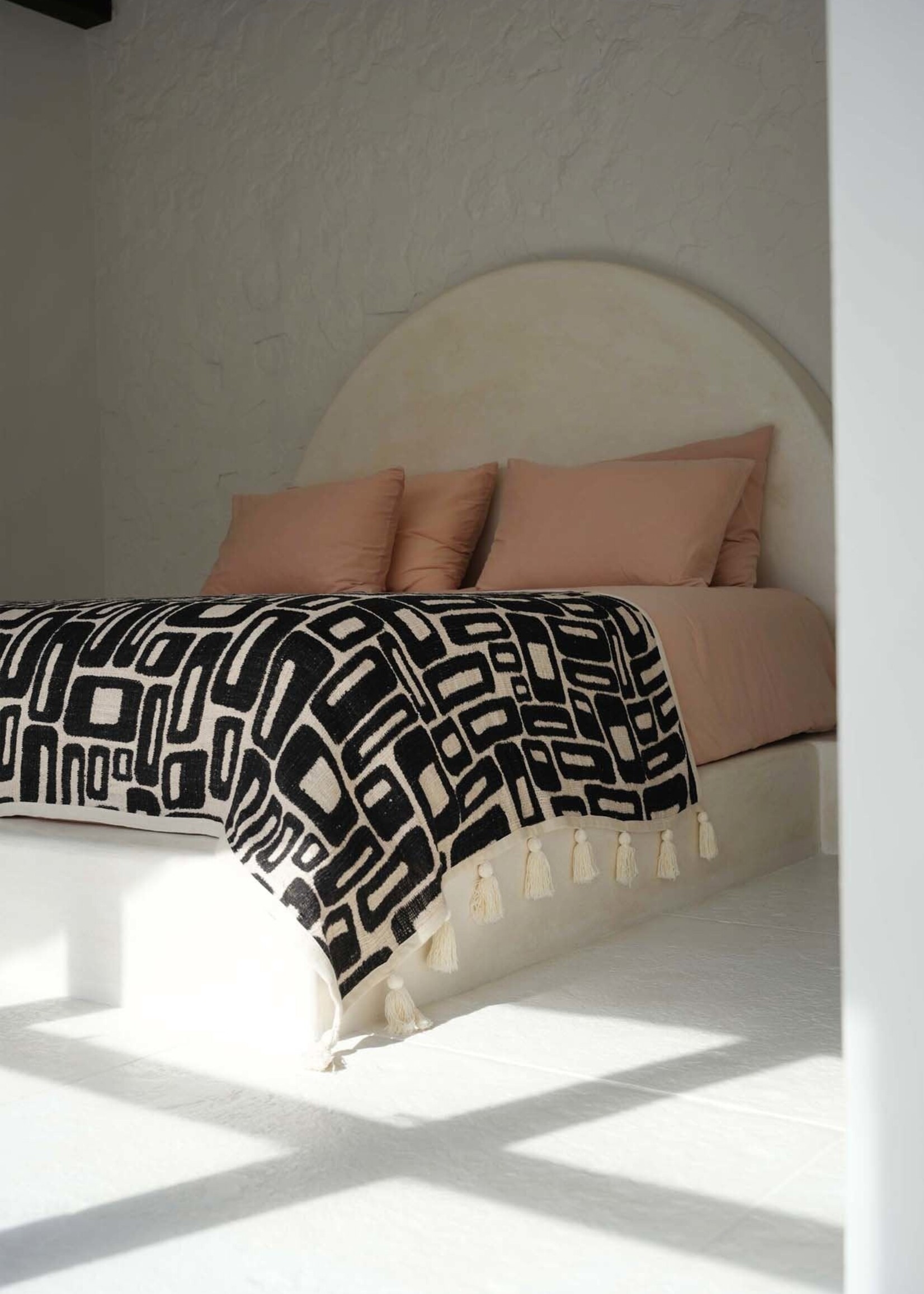 Bazar Bizar Antwerp The Aztec Bed Throw - Natural Black