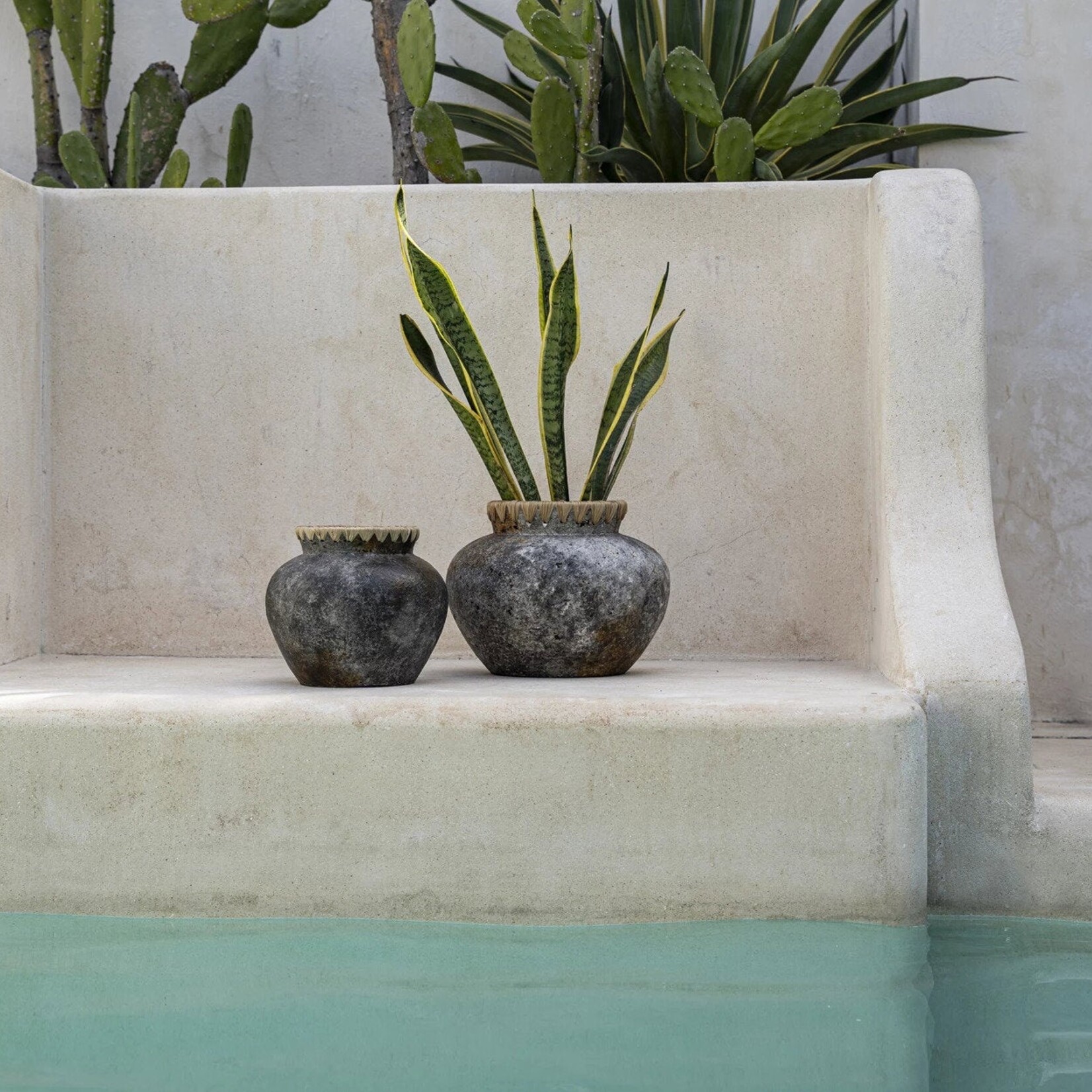 Bazar Bizar Antwerp The Styly Vase - Antique Grey - M