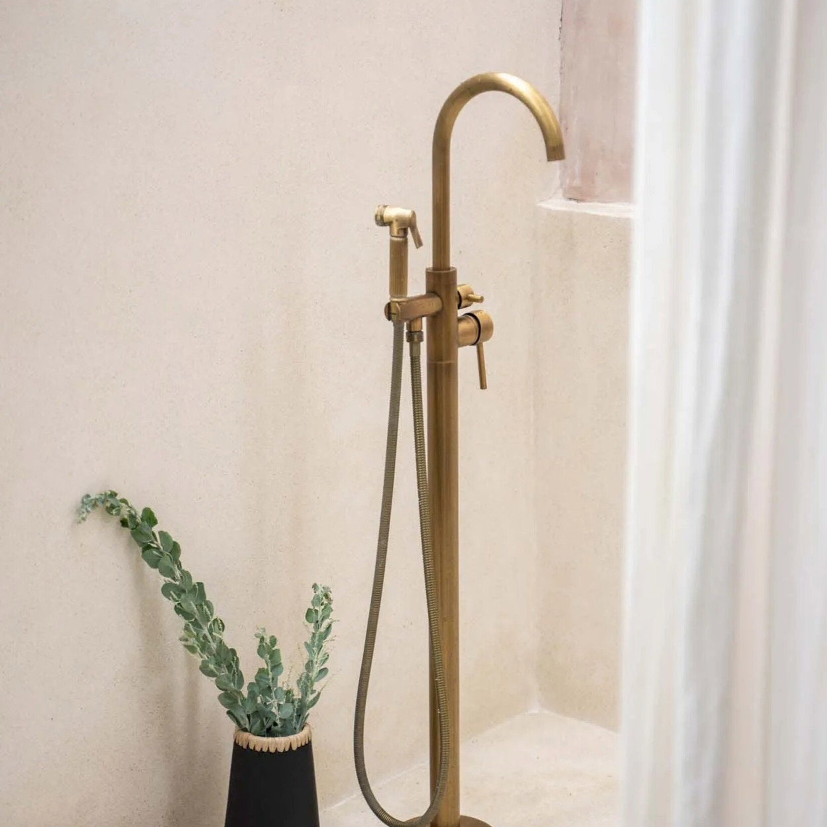 Bazar Bizar Antwerp The Sneaky Vase - Black Natural - M