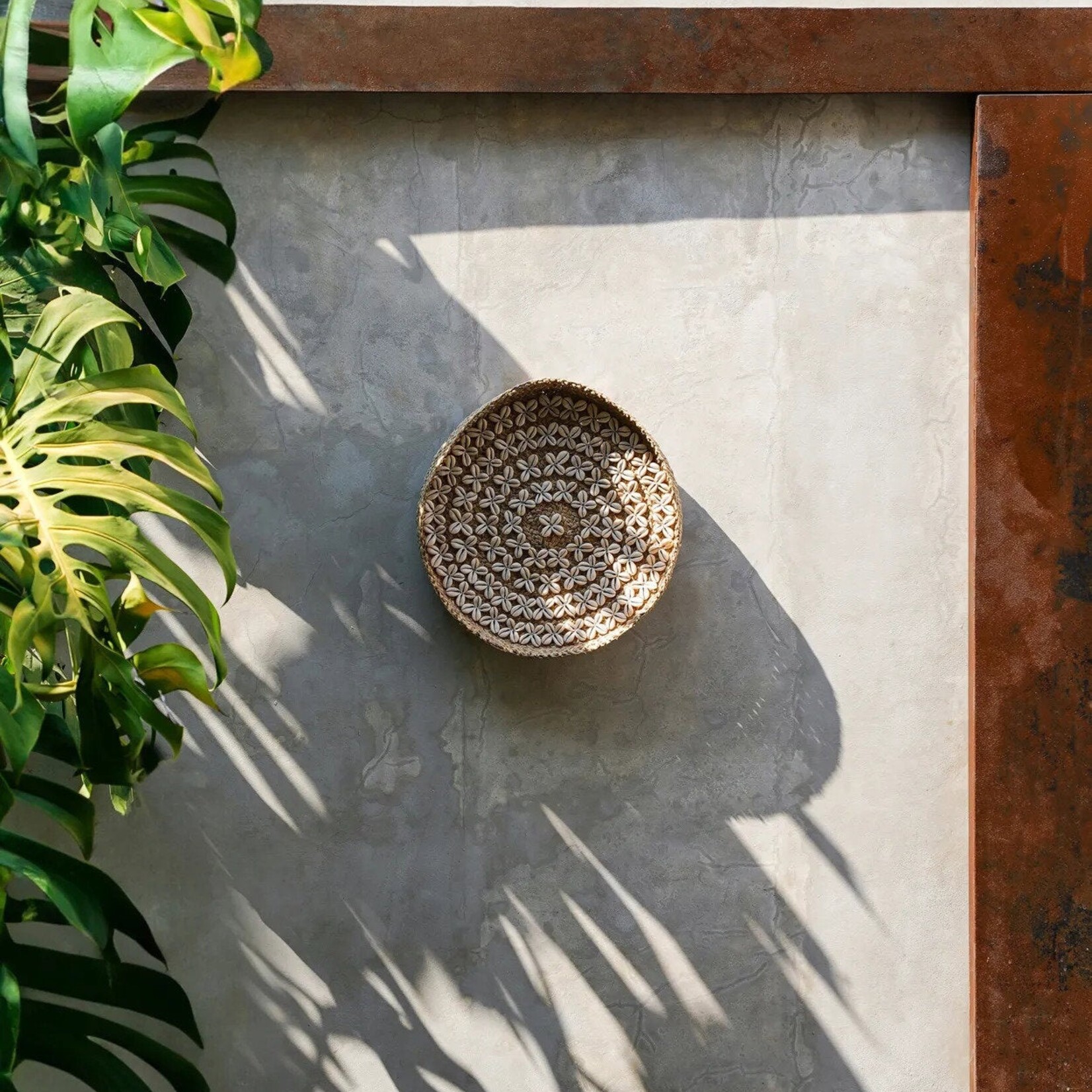 Bazar Bizar Antwerp The Costa Shell Plate - Natural White - M