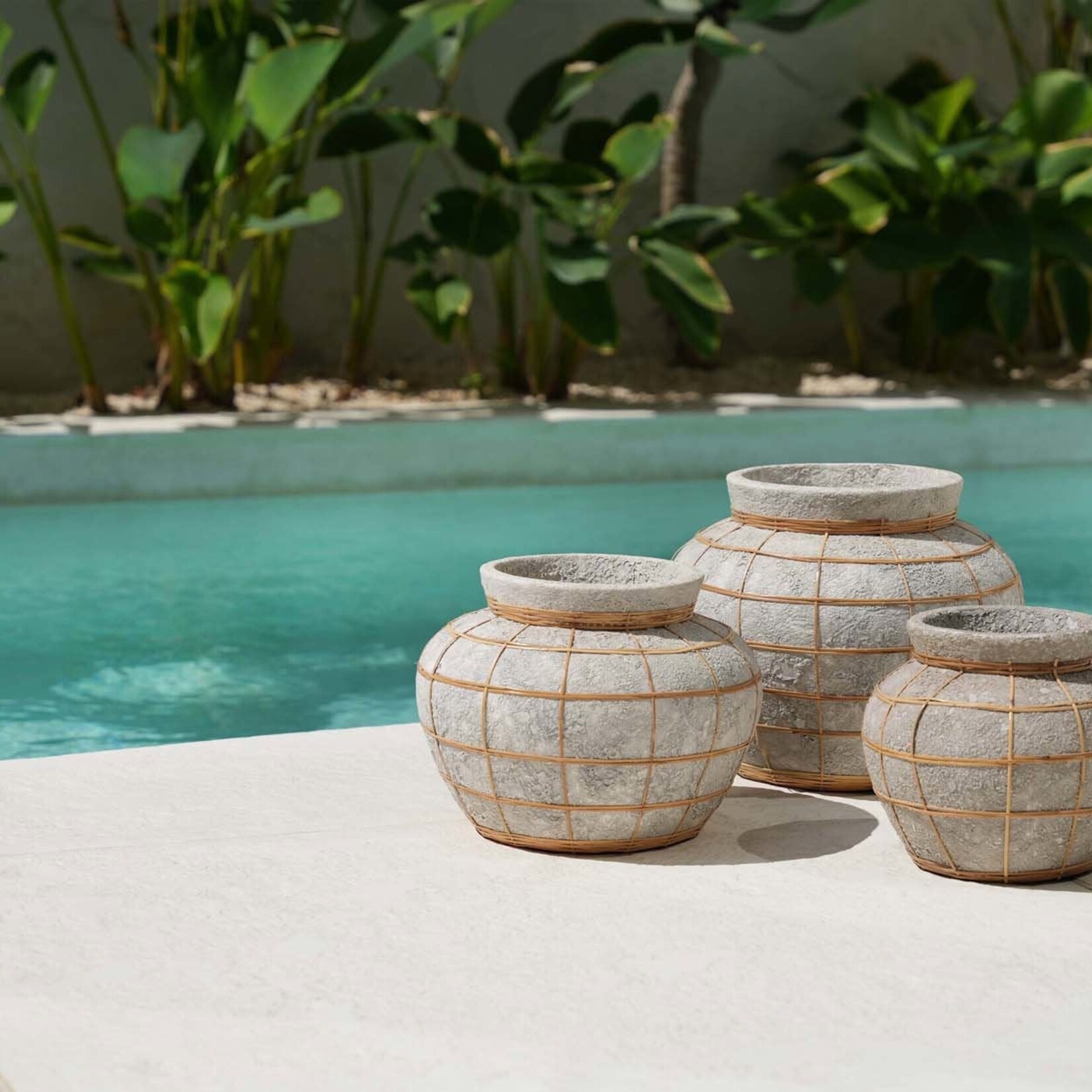 Bazar Bizar Antwerp The Belly Vase - Concrete Natural - L