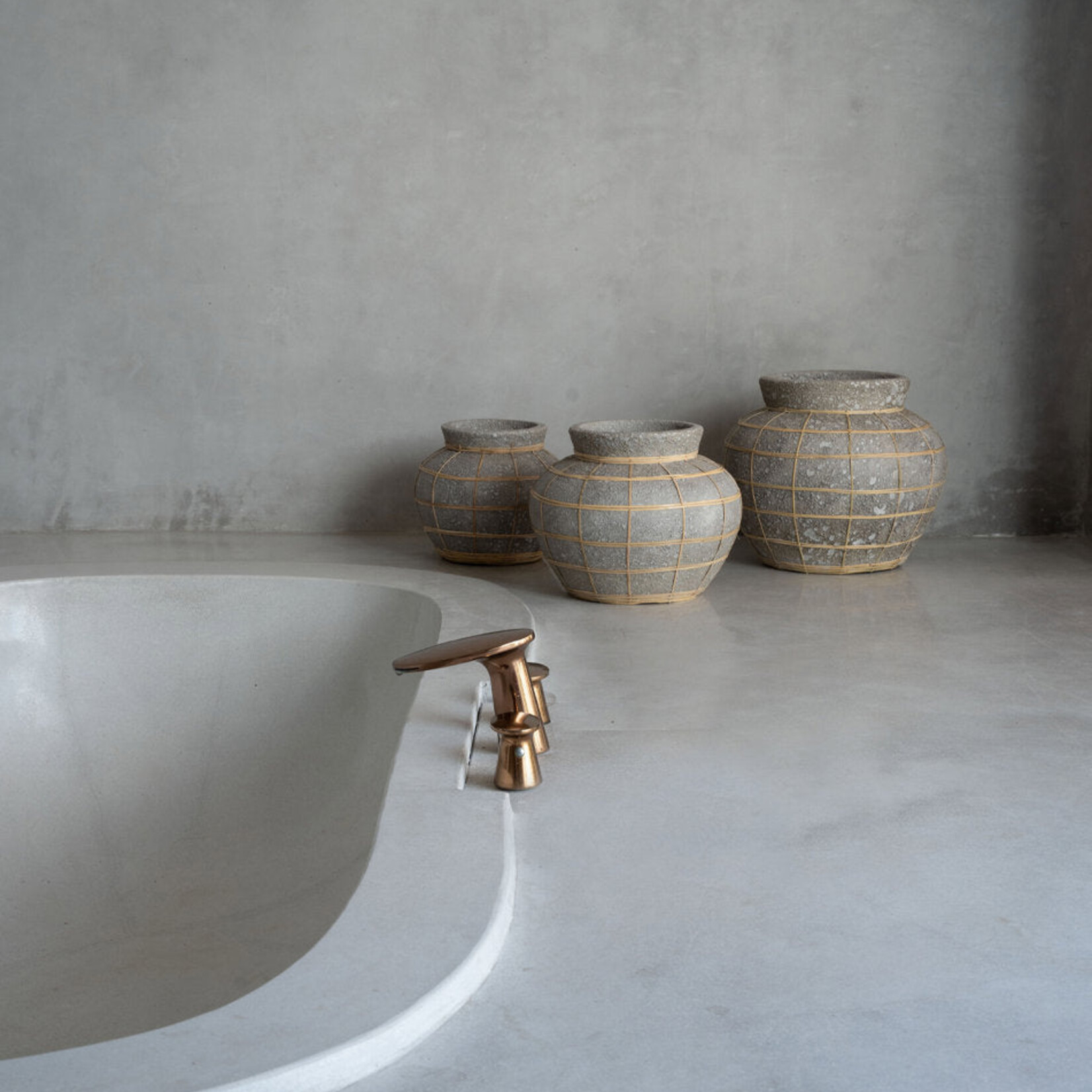 Bazar Bizar Antwerp The Belly Vase - Concrete Natural - L
