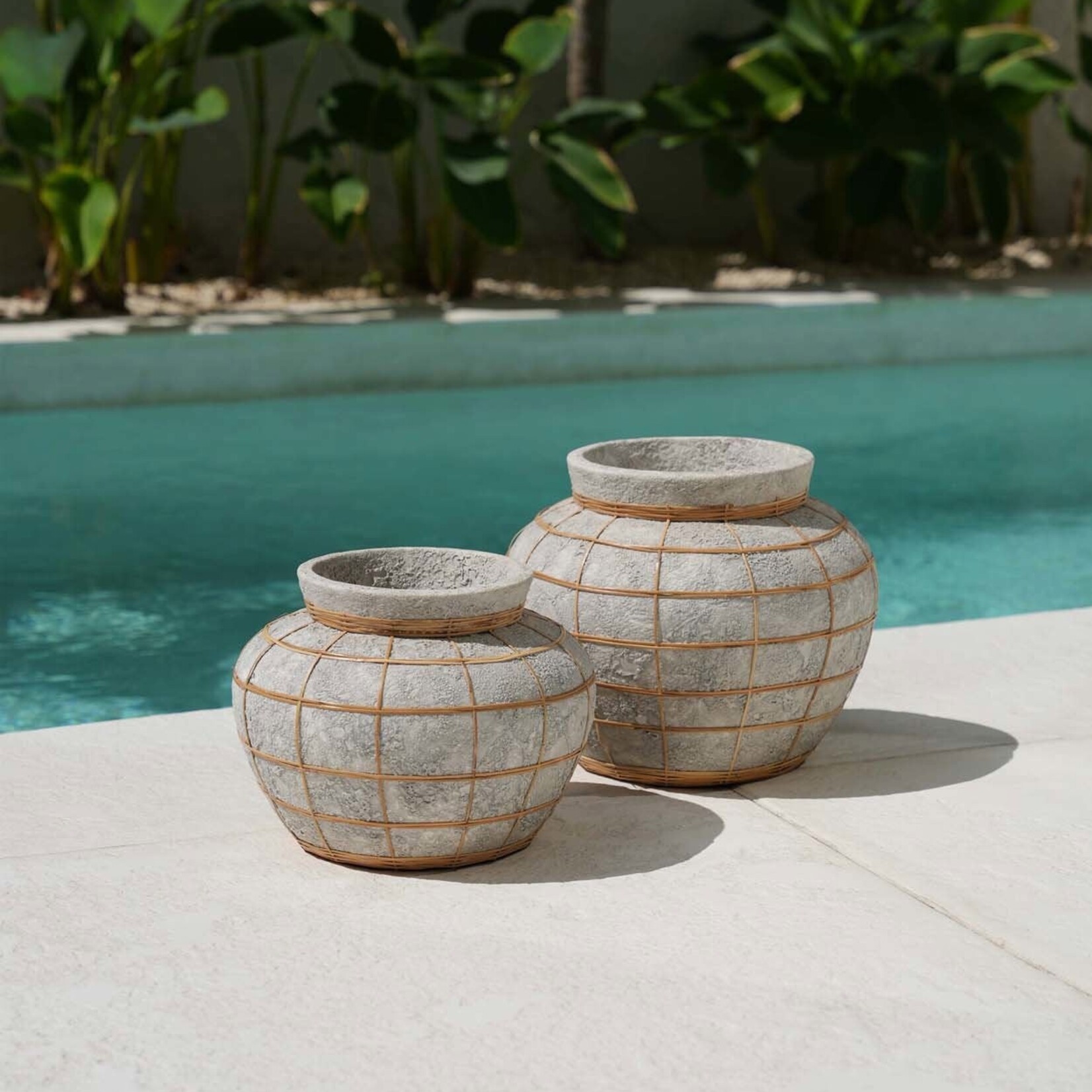 Bazar Bizar Antwerp The Belly Vase - Concrete Natural - L
