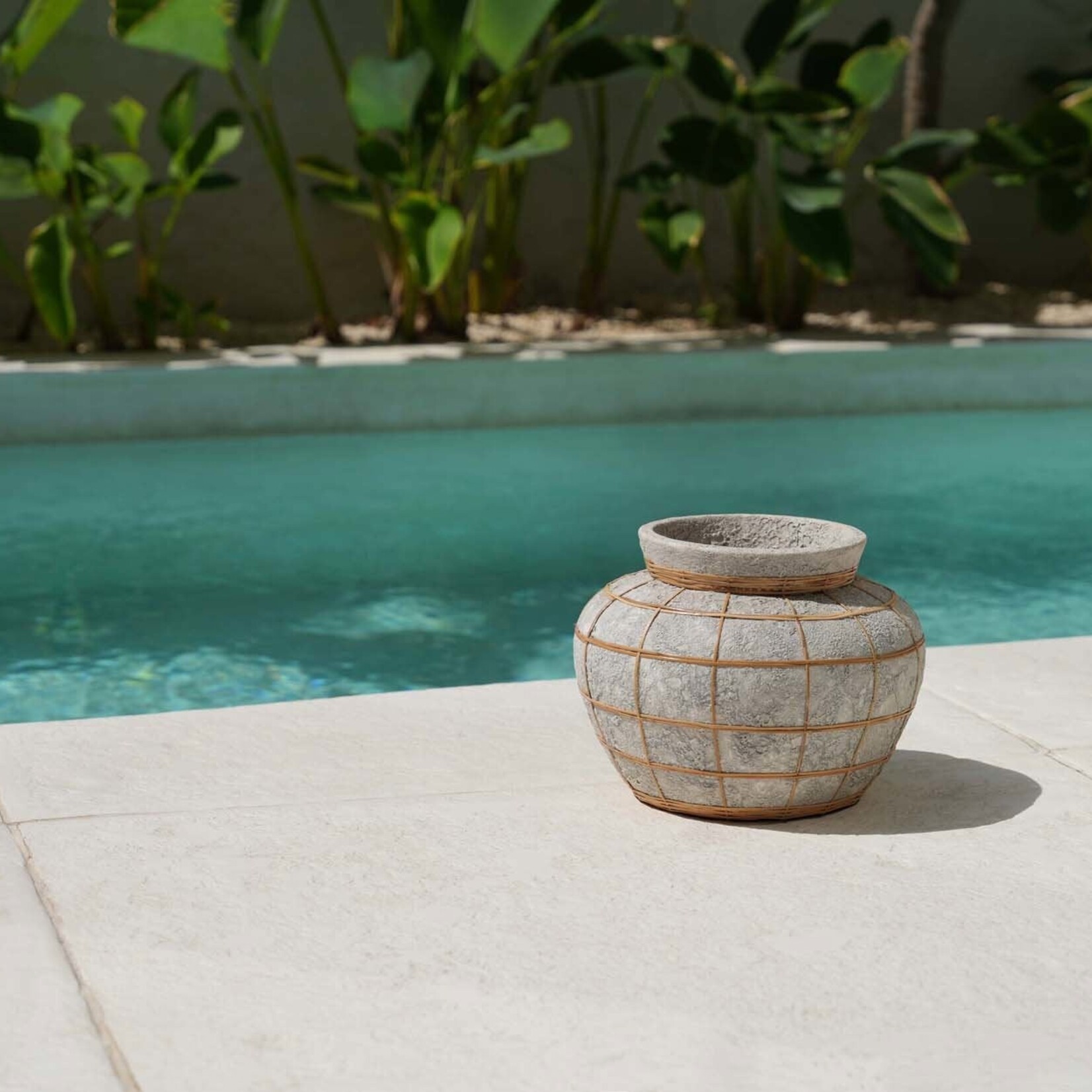 Bazar Bizar Antwerp The Belly Vase - Concrete Natural - M