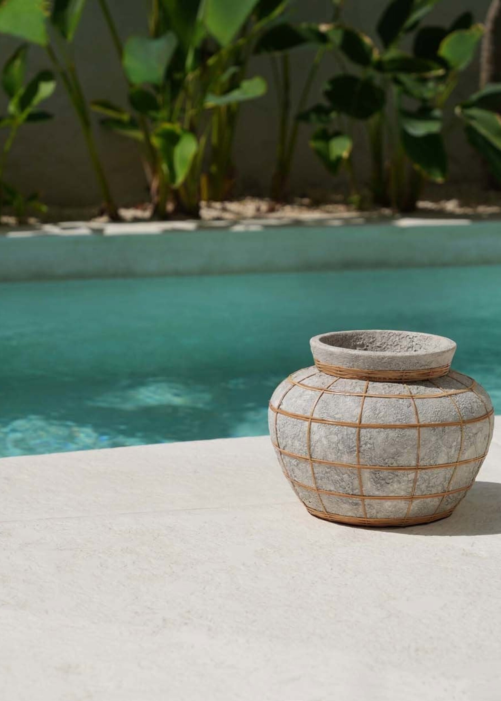 Bazar Bizar Antwerp The Belly Vase - Concrete Natural - M