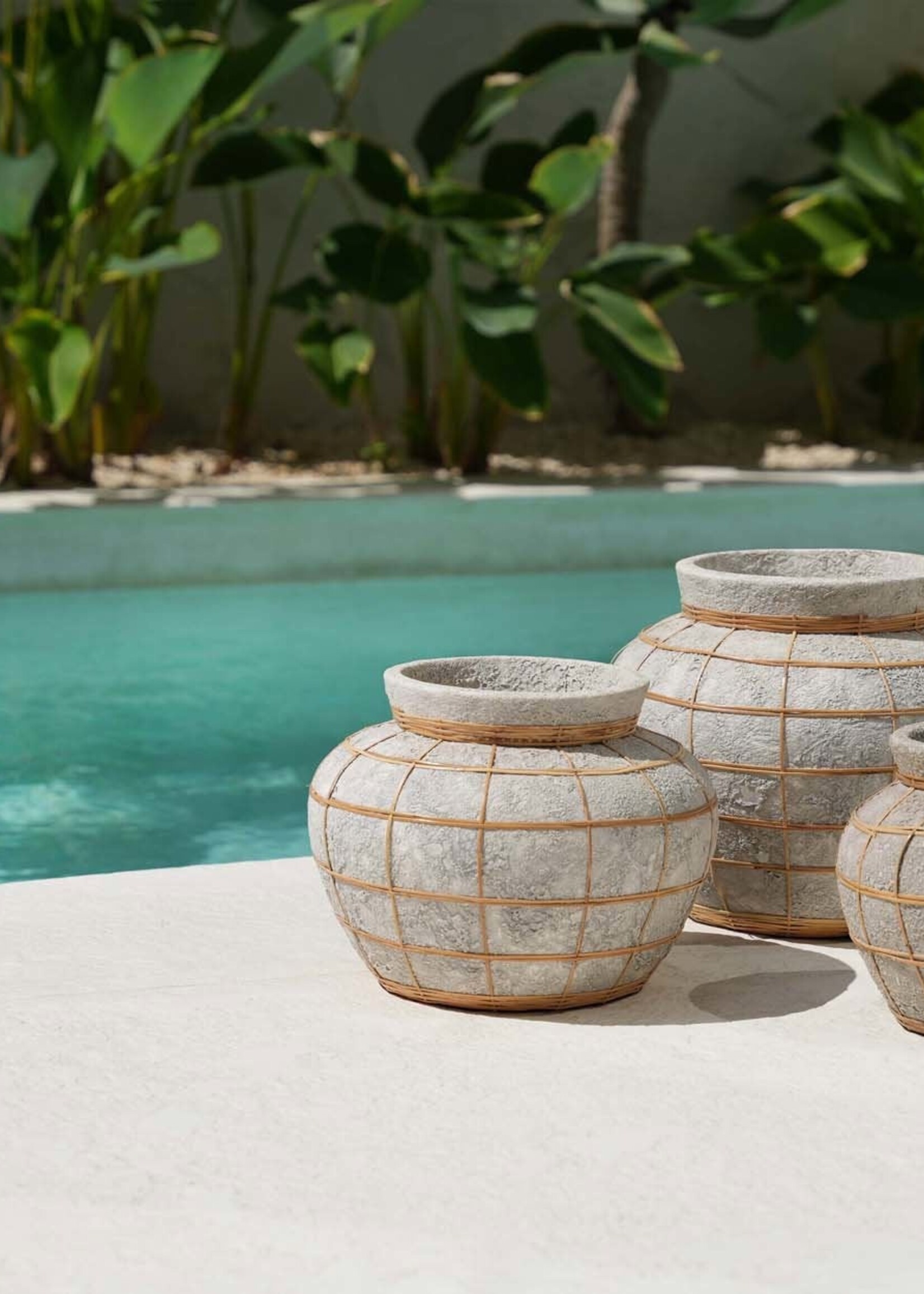 Bazar Bizar Antwerp The Belly Vase - Concrete Natural - M
