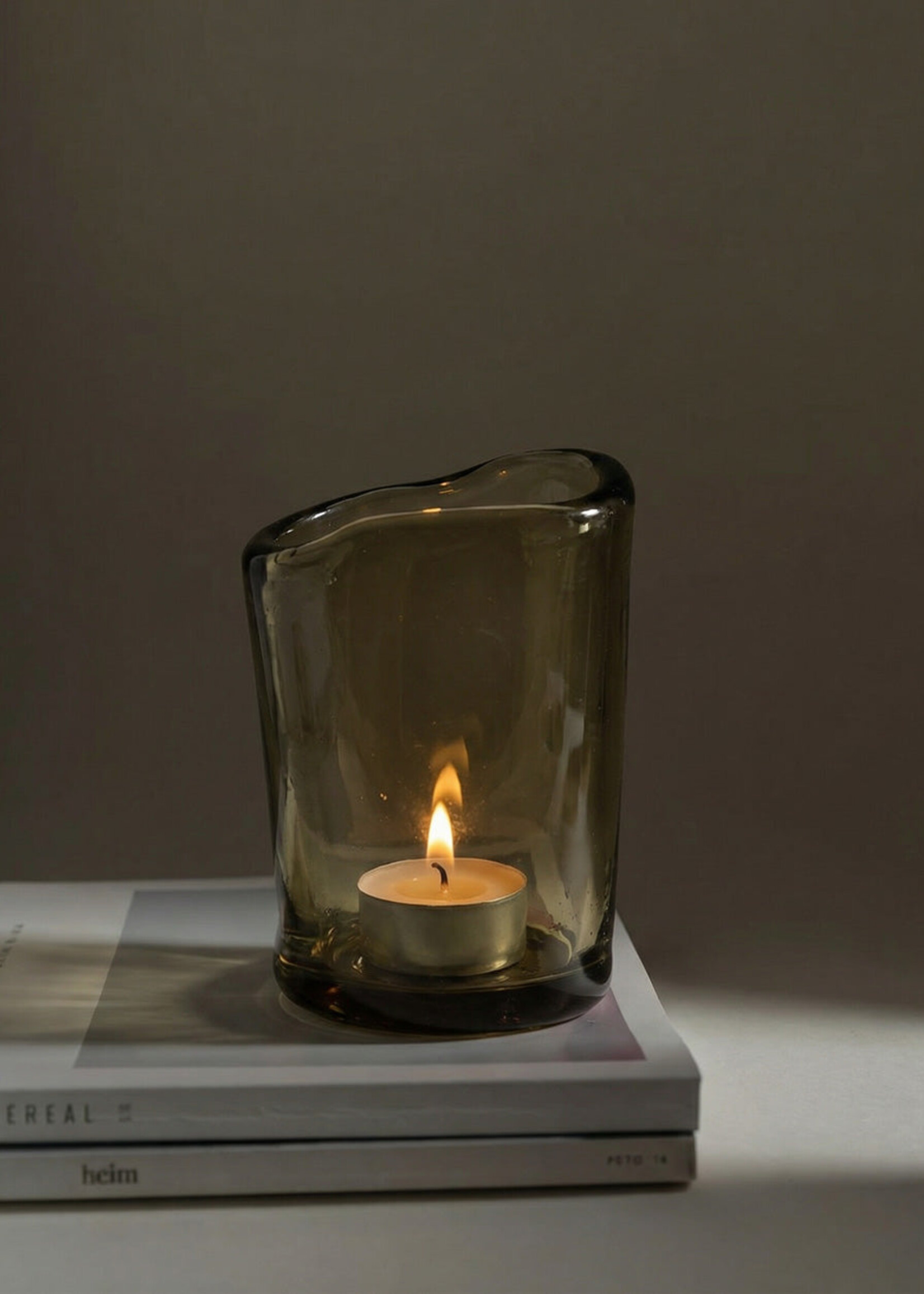Bazar Bizar Antwerp The Nocturne Candle Holder - Charcoal - L