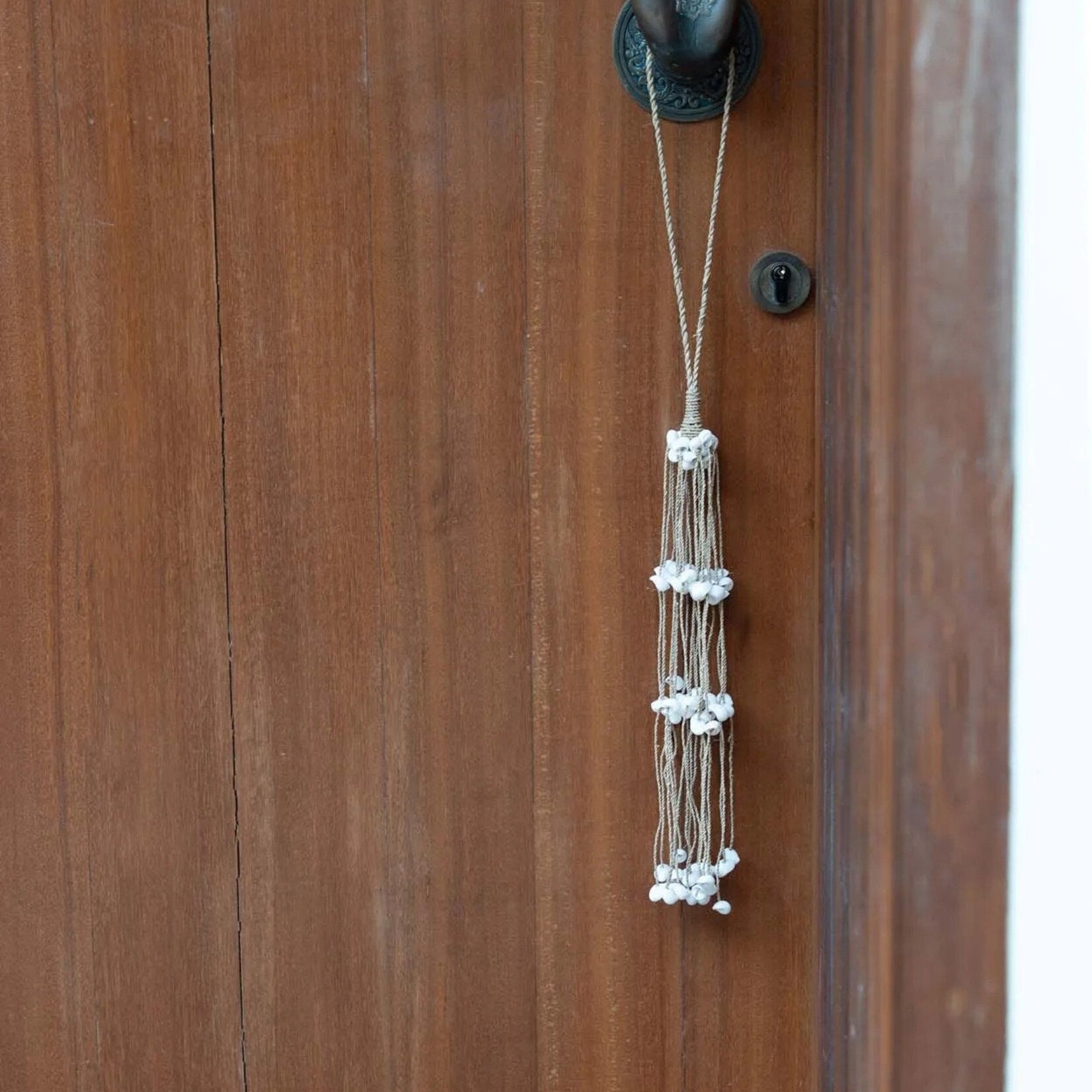 Bazar Bizar Antwerp The Long Shell Tassel - White