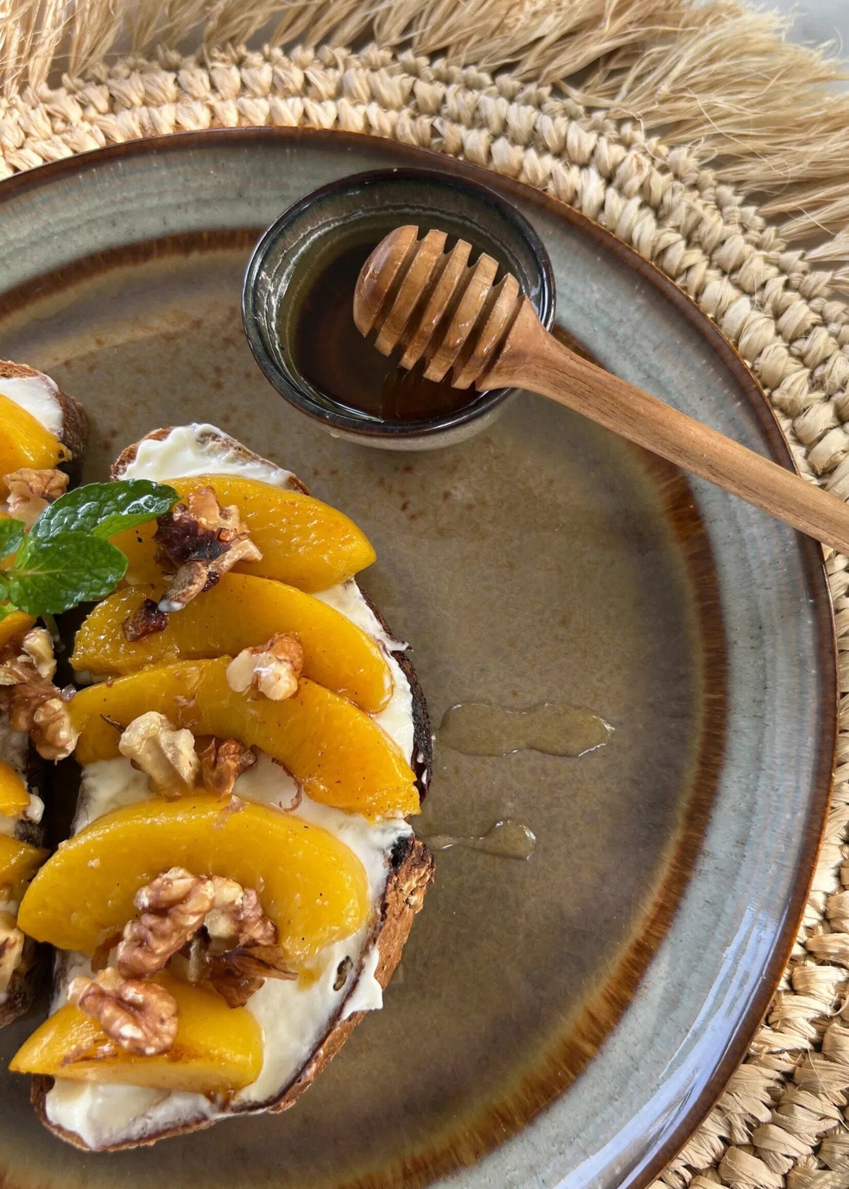 Bazar Bizar Antwerp The Teak Root Honey Roller