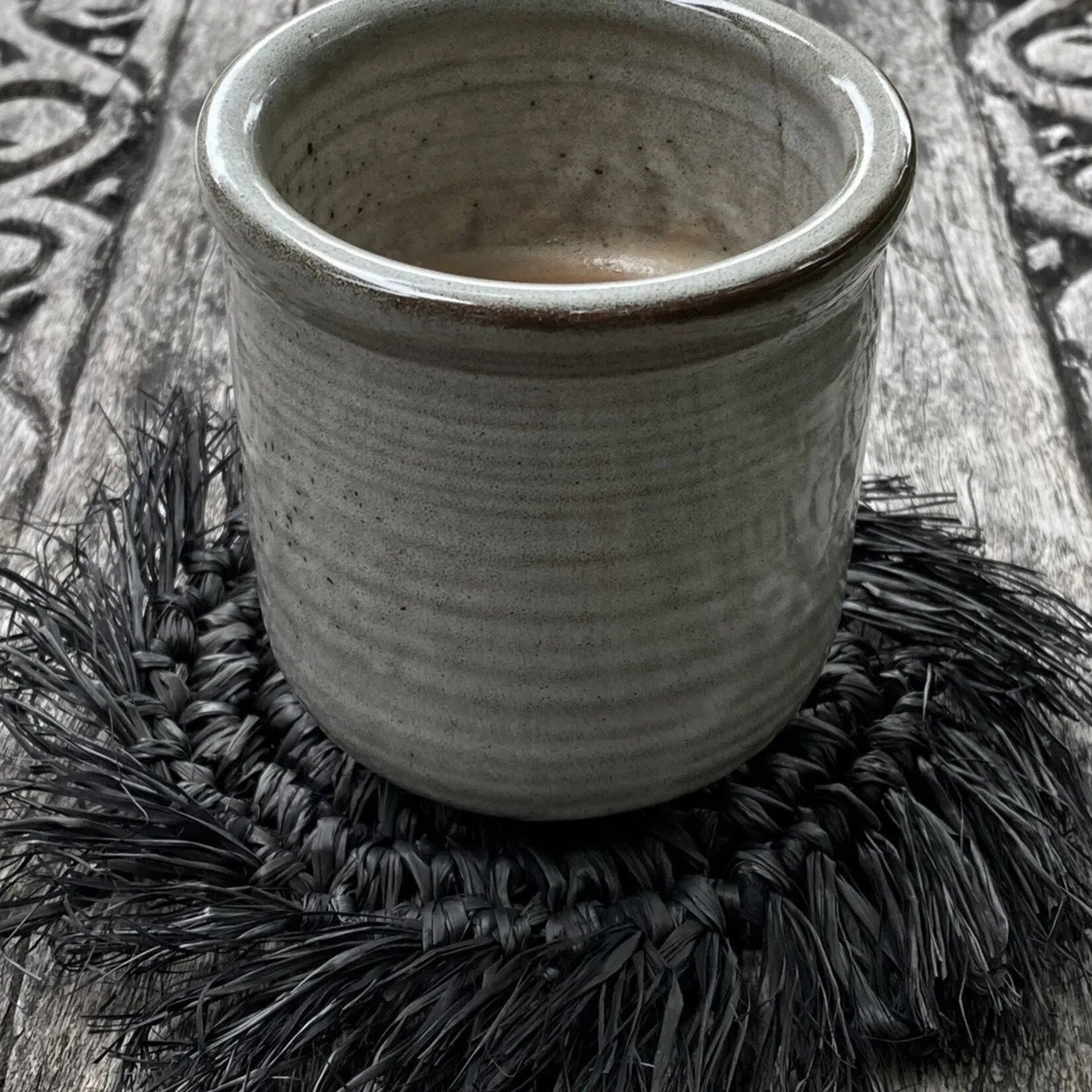 Bazar Bizar Antwerp The Fringe Raffia Coaster - Black