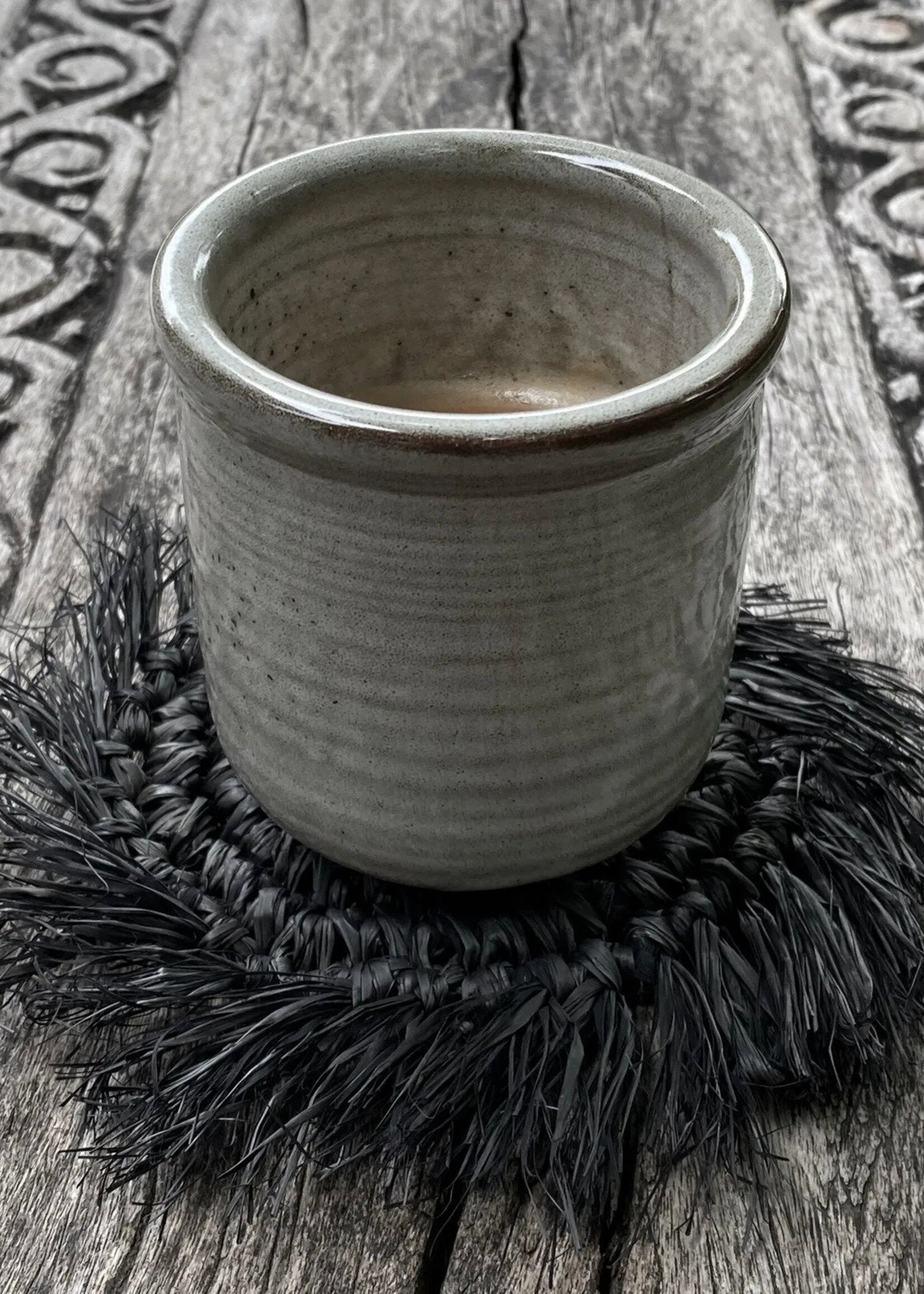 Bazar Bizar Antwerp The Fringe Raffia Coaster - Black
