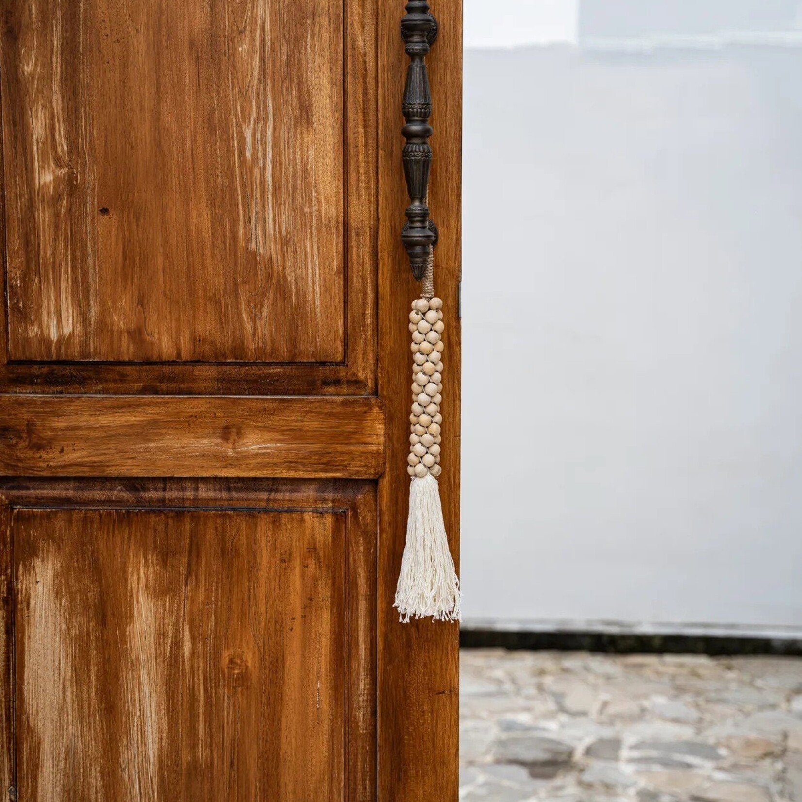 Bazar Bizar Antwerp The Wooden Beads with Cotton Tassel - Natural White