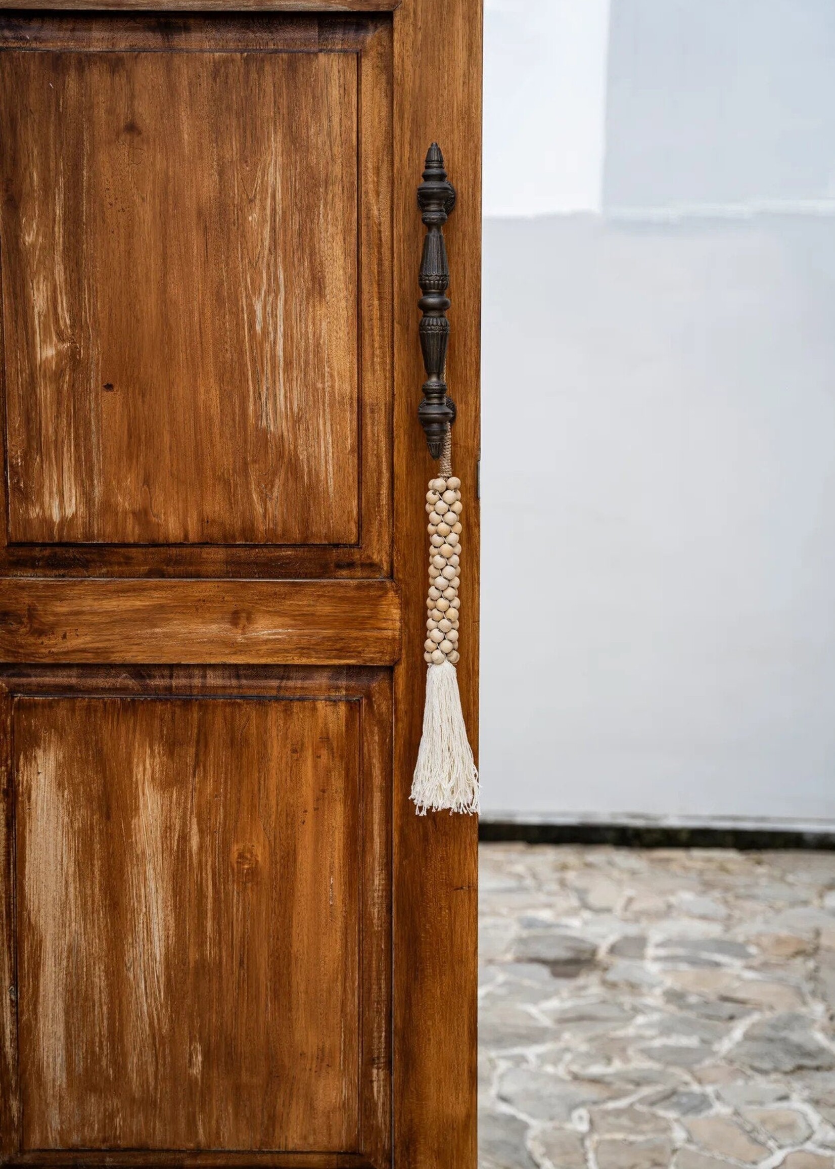 Bazar Bizar Antwerp The Wooden Beads with Cotton Tassel - Natural White