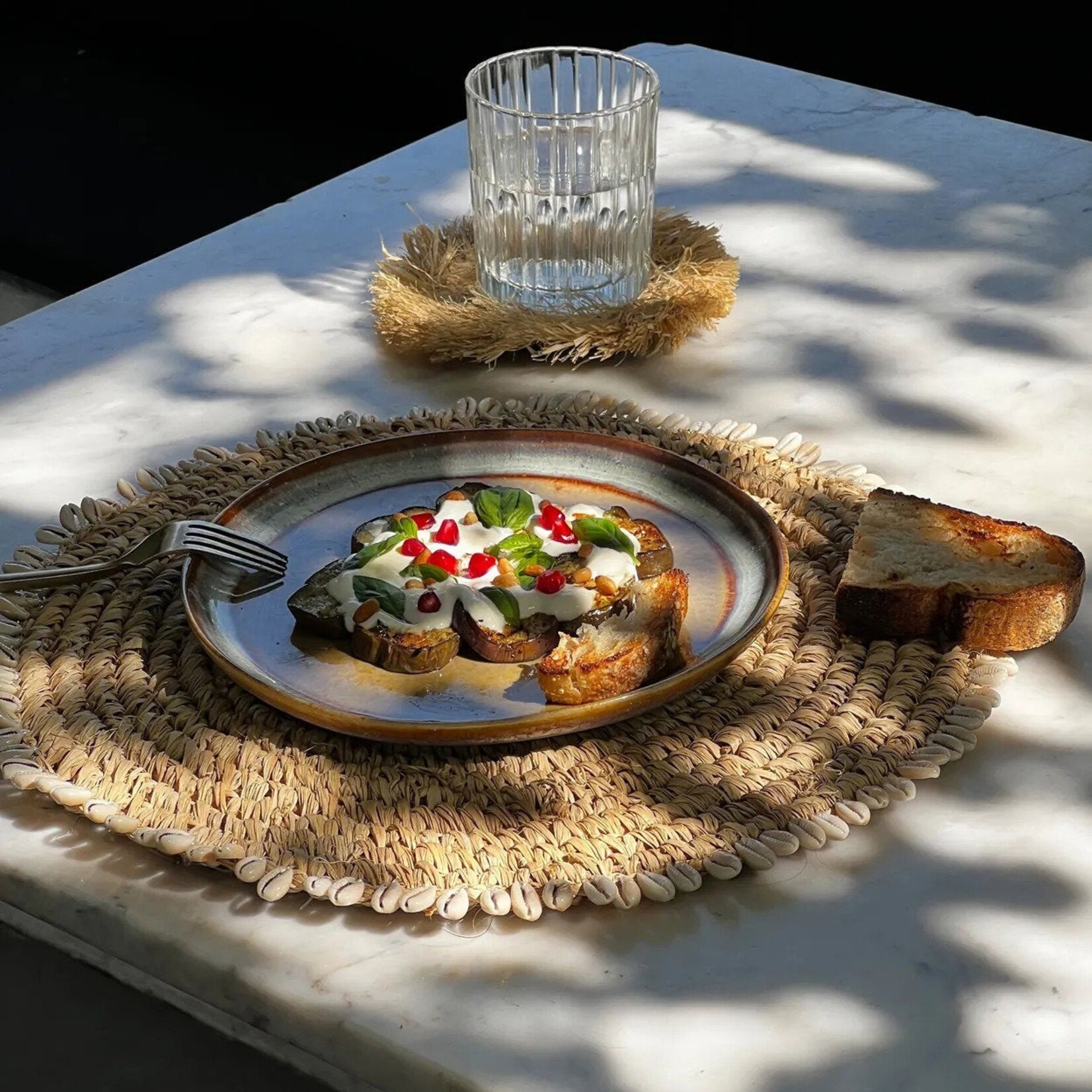 Bazar Bizar Antwerp The Raffia Shell Placemat - Natural