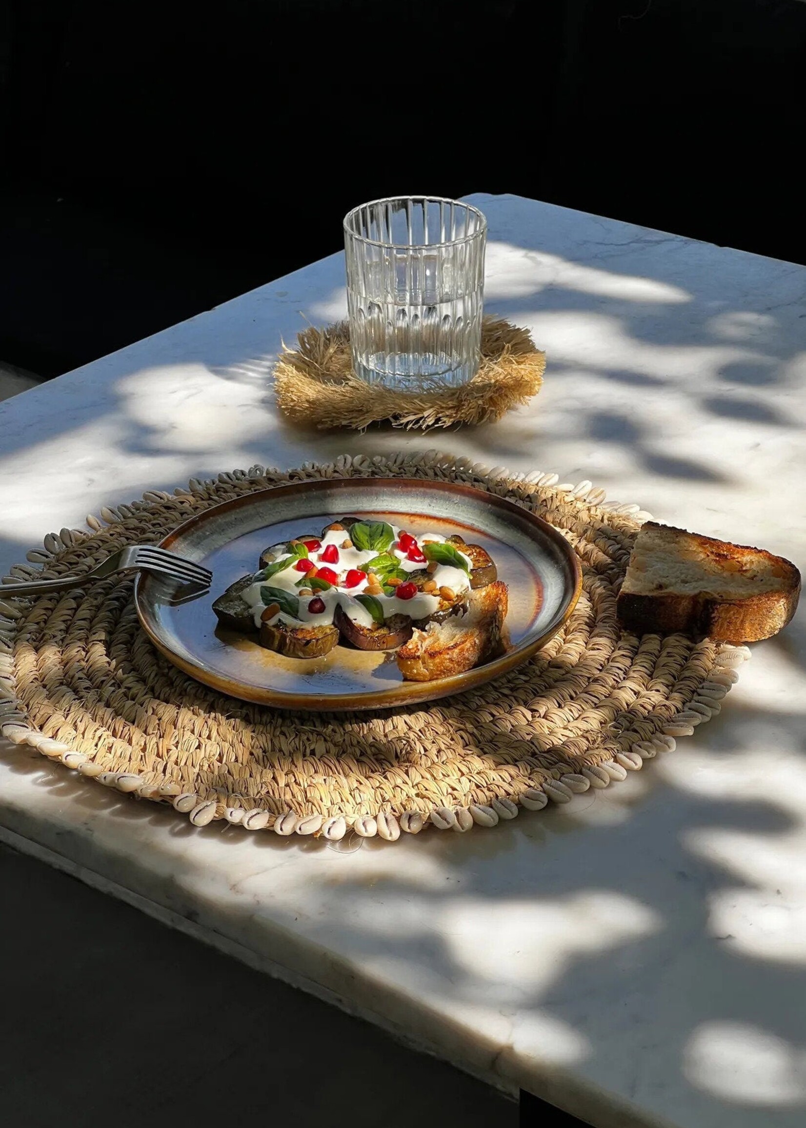 Bazar Bizar Antwerp The Raffia Shell Placemat - Natural