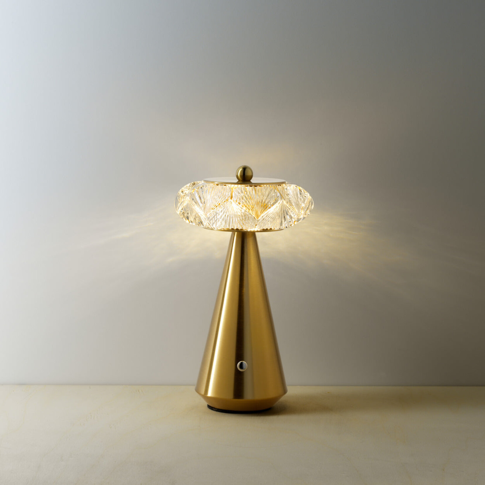 Bazar Bizar Antwerp The Diamond Diva Led Table Lamp