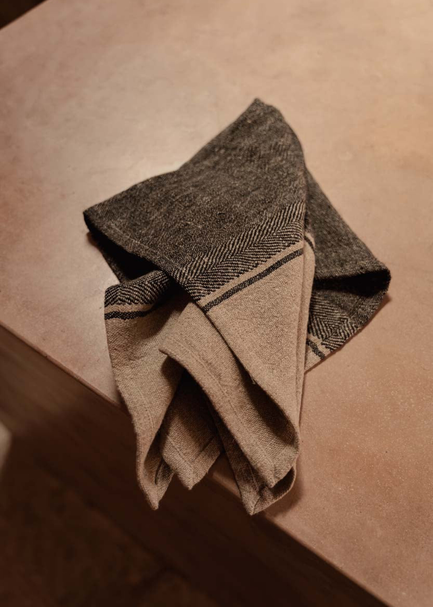 Bazar Bizar Antwerp The Linen Dash Kitchen Towel - Natural Black - 50x70