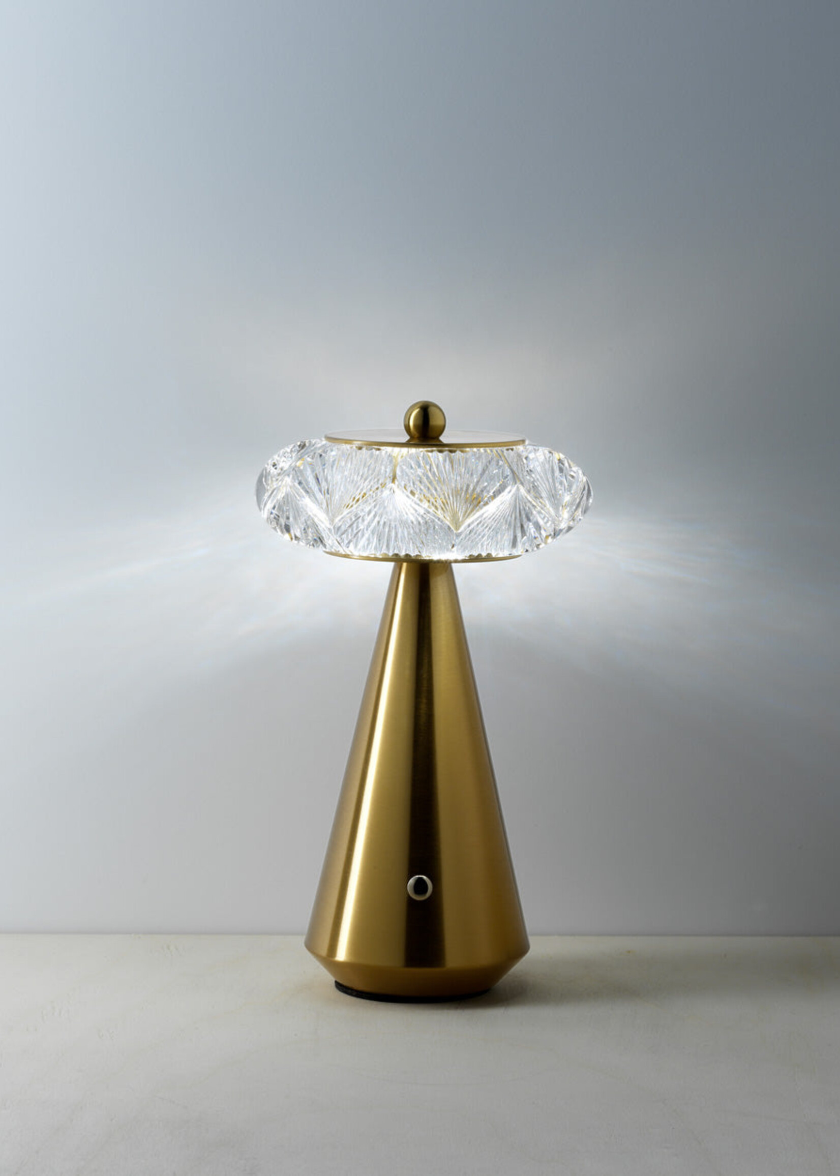 Bazar Bizar Antwerp The Diamond Diva Led Table Lamp