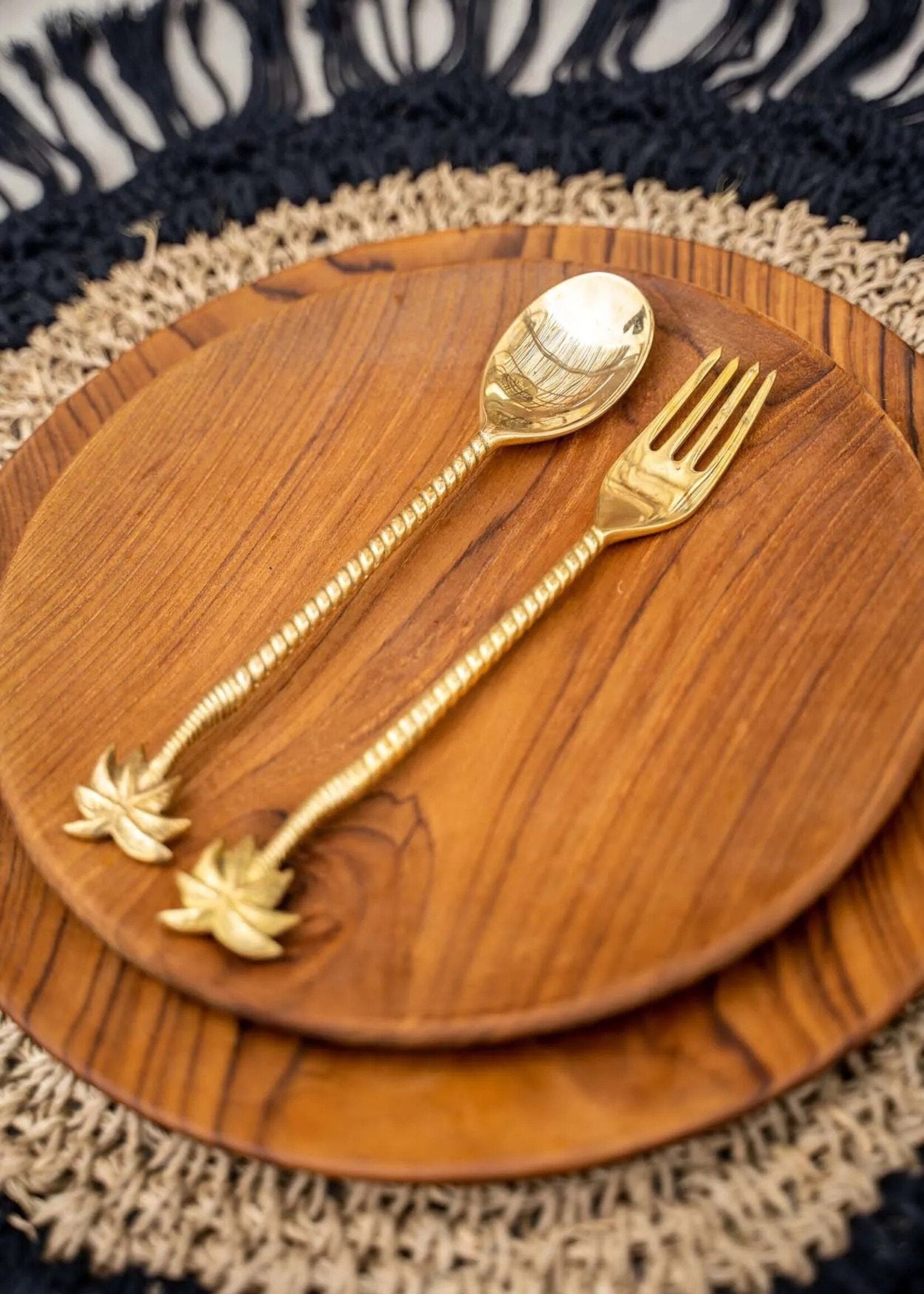 Bazar Bizar Antwerp The Teak Root Round Plate - M