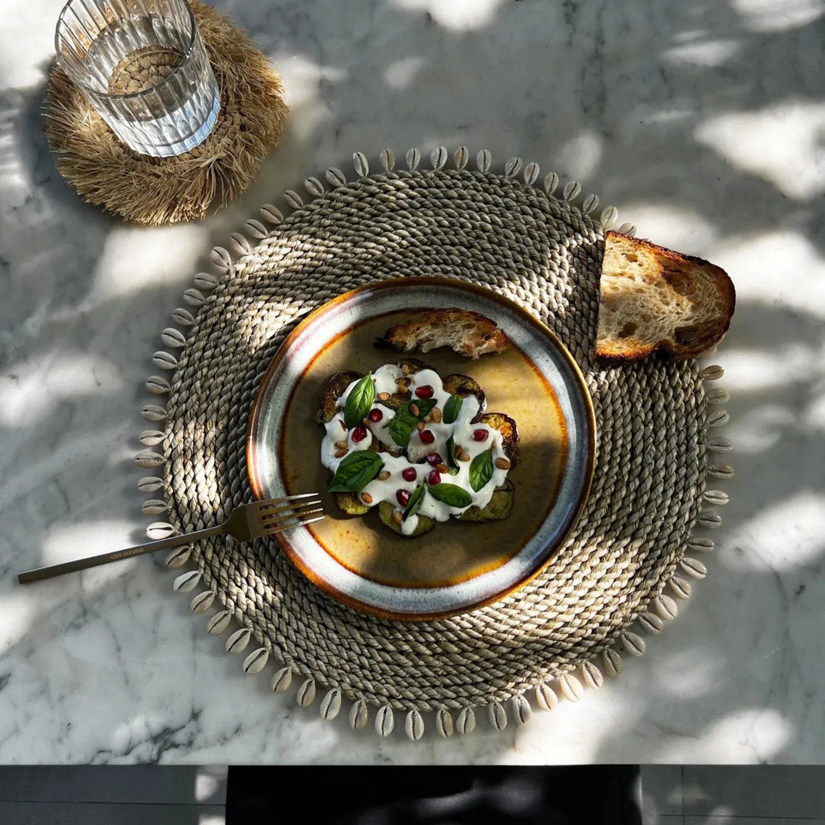 Bazar Bizar Antwerp The Seagrass Shell Placemat - Natural